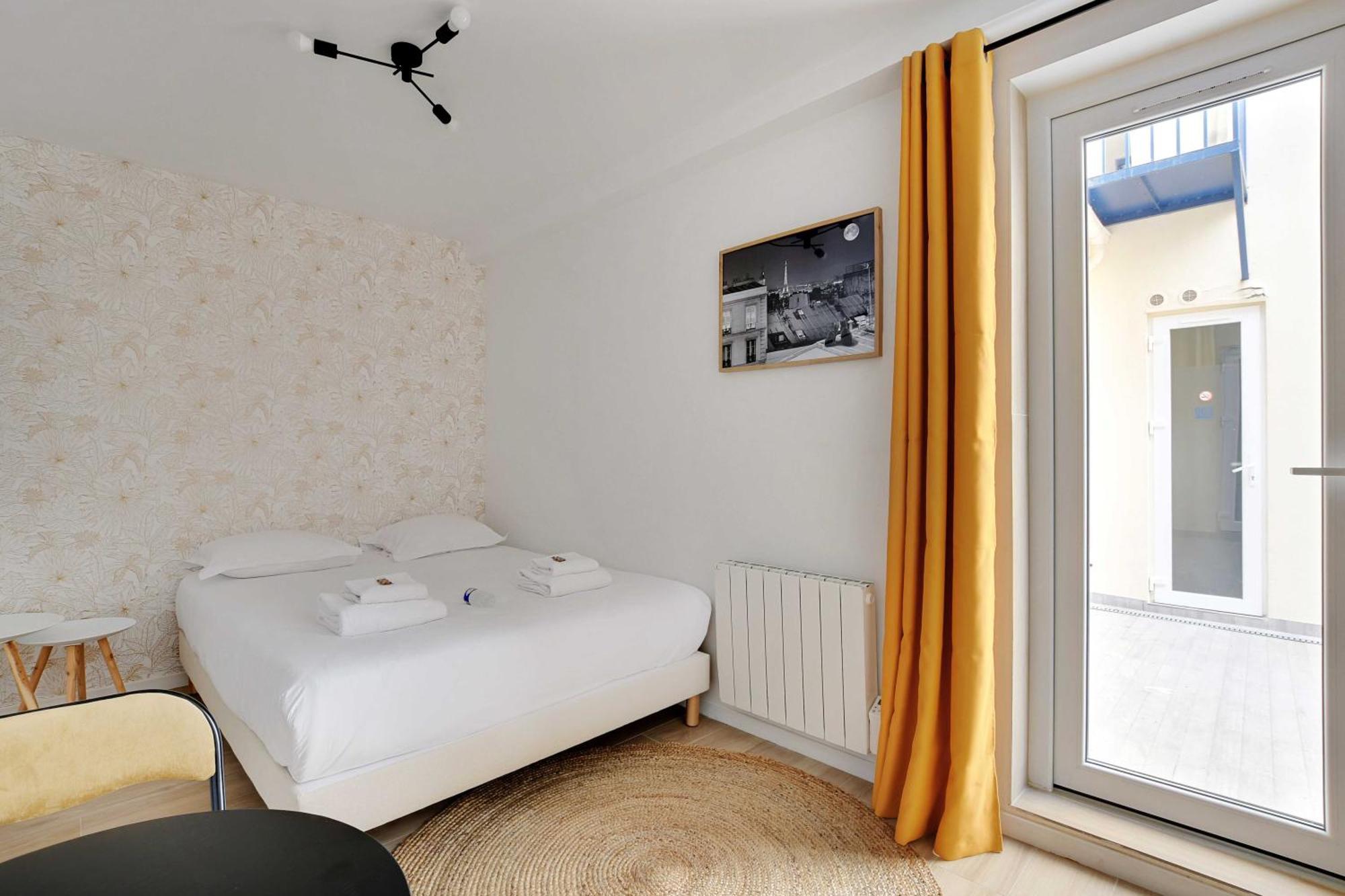 Newly Renovated Republique Apartment