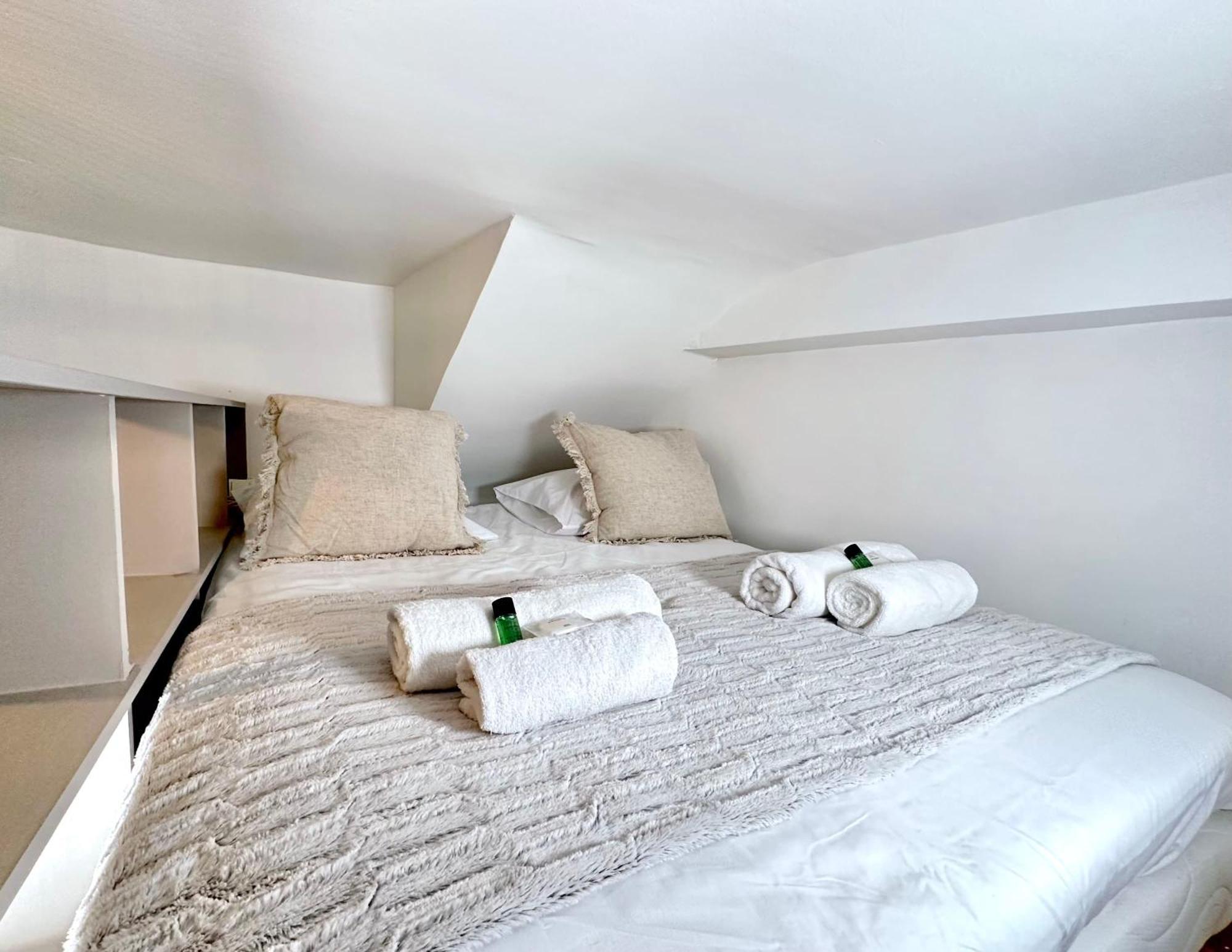 Stylish Steps From Le Marais Apartment *