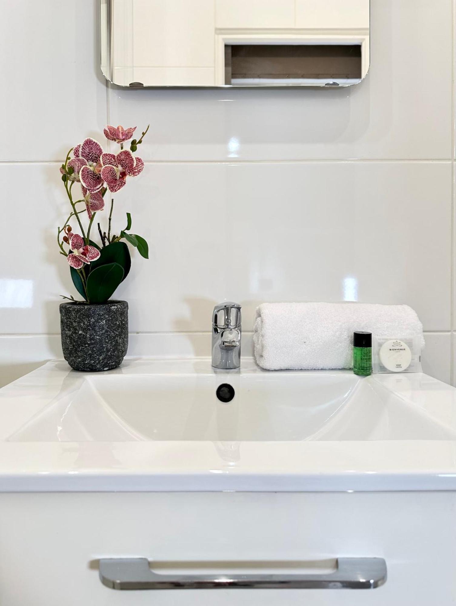 Apartment Stylish Steps From Le Marais Paris