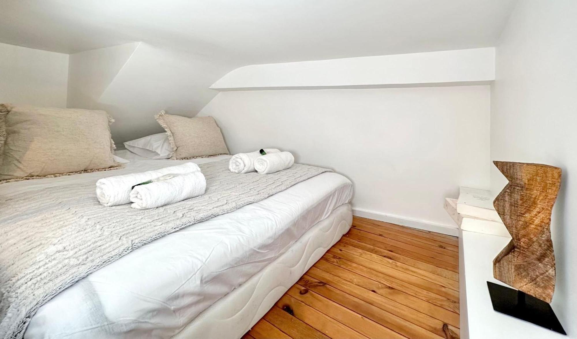 Stylish Steps From Le Marais Apartment *