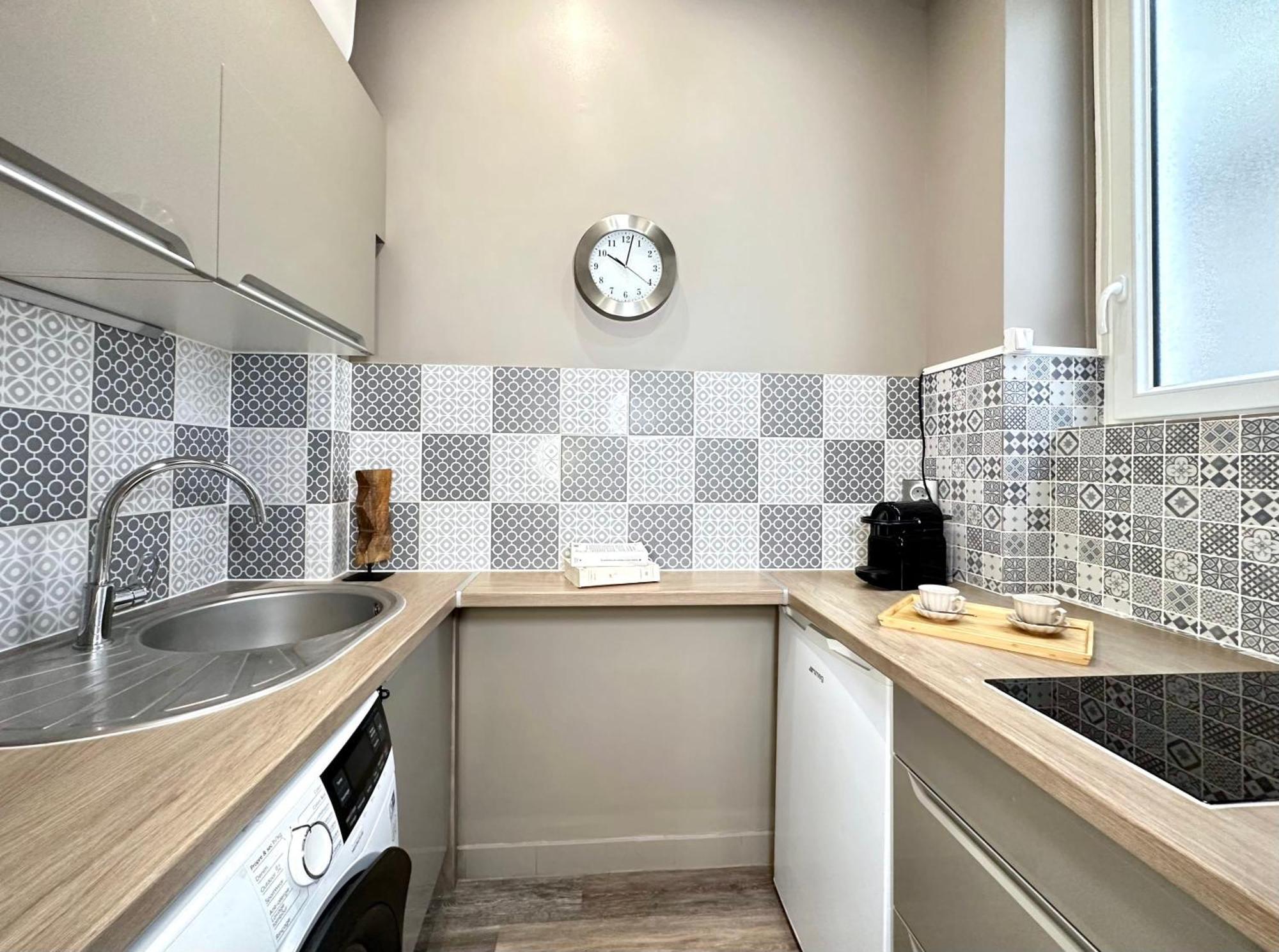 Stylish Steps From Le Marais Apartment *