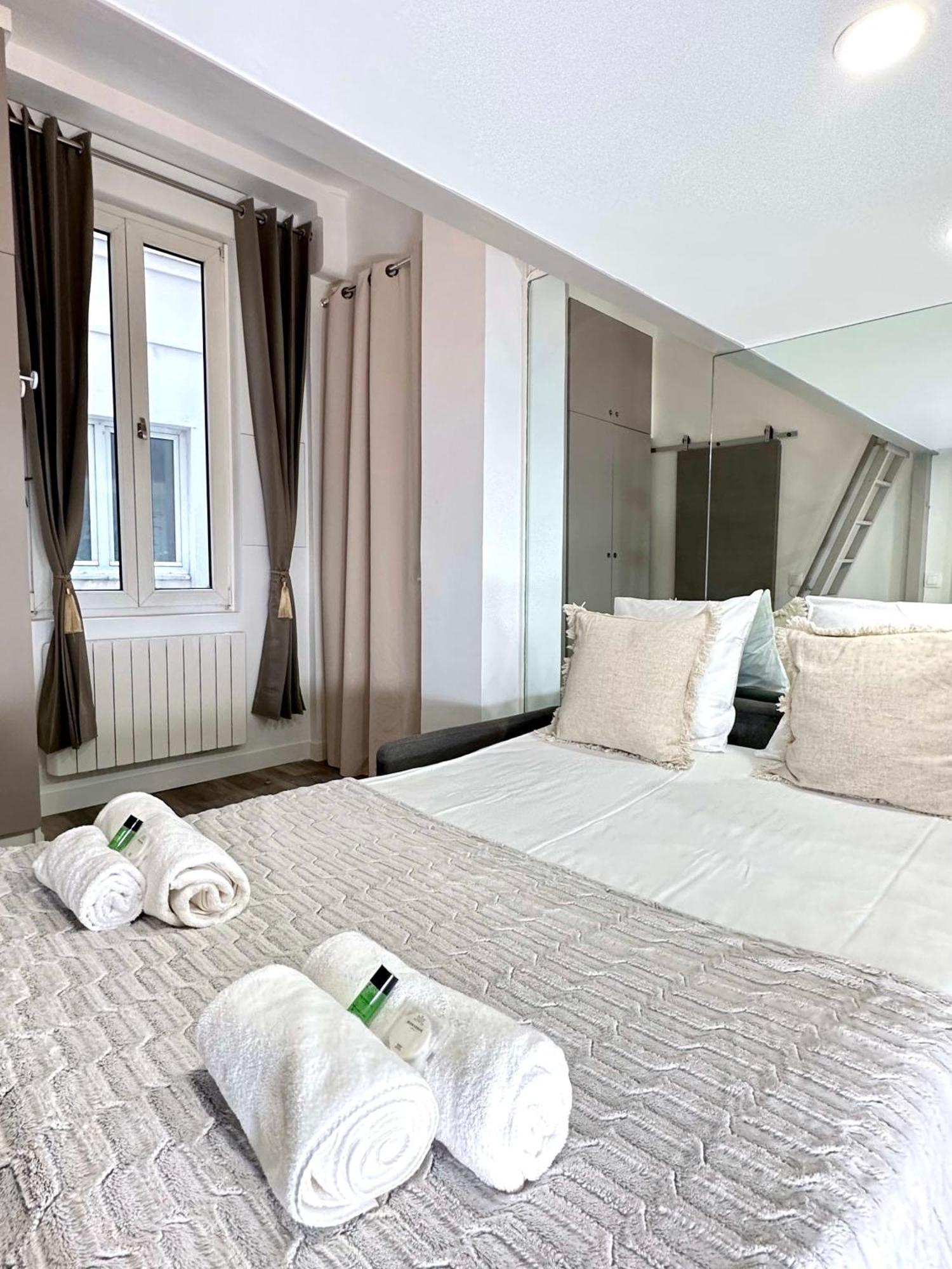 Stylish Steps From Le Marais Apartment Paris