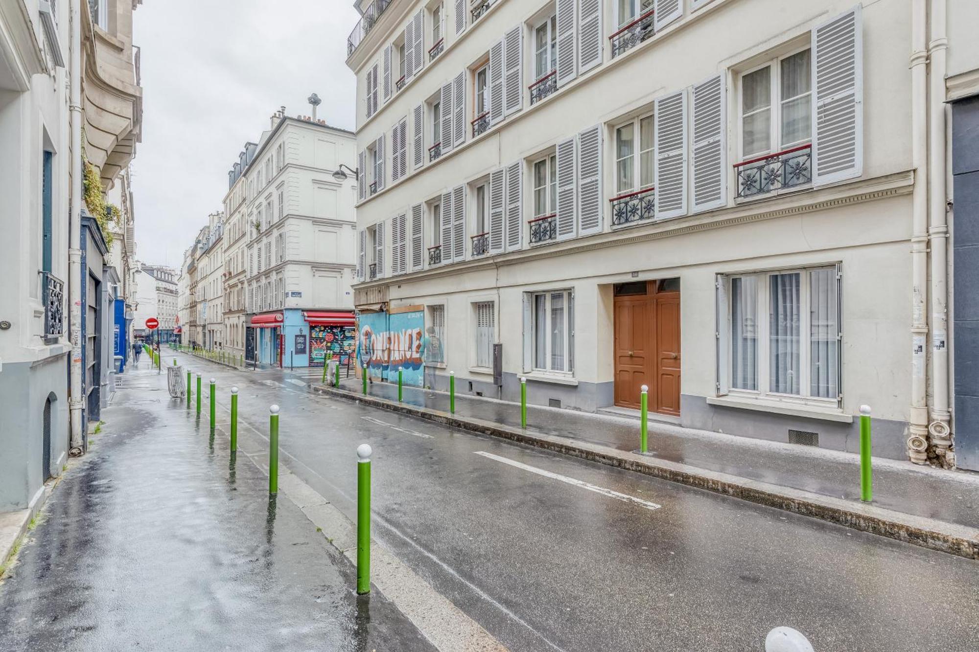 Charming Little House In Th Heart Of Batignolles * Paris