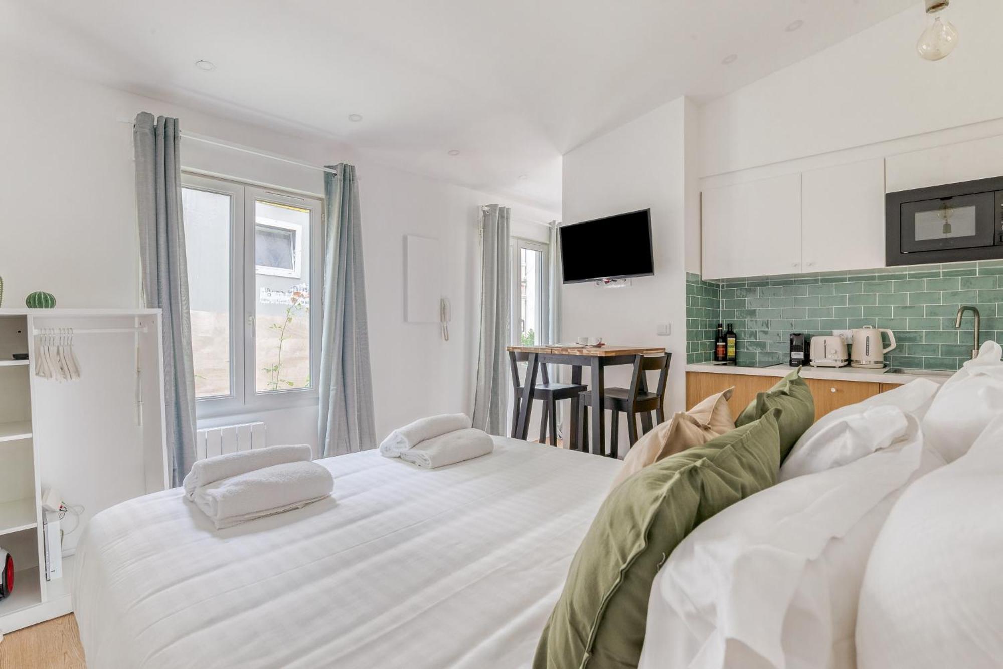 Charming Little House In Th Heart Of Batignolles *