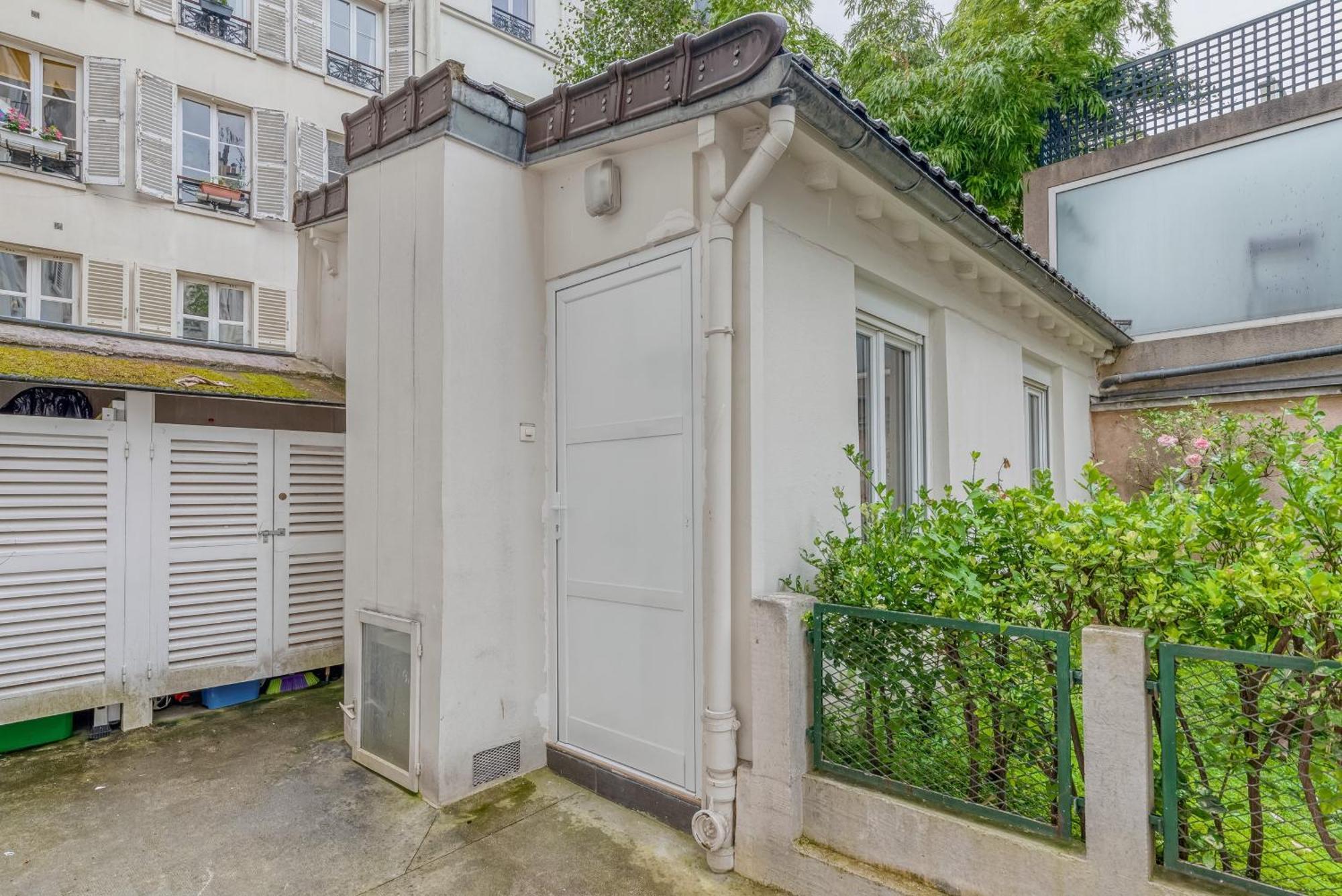 Charming Little House In Th Heart Of Batignolles Apartment