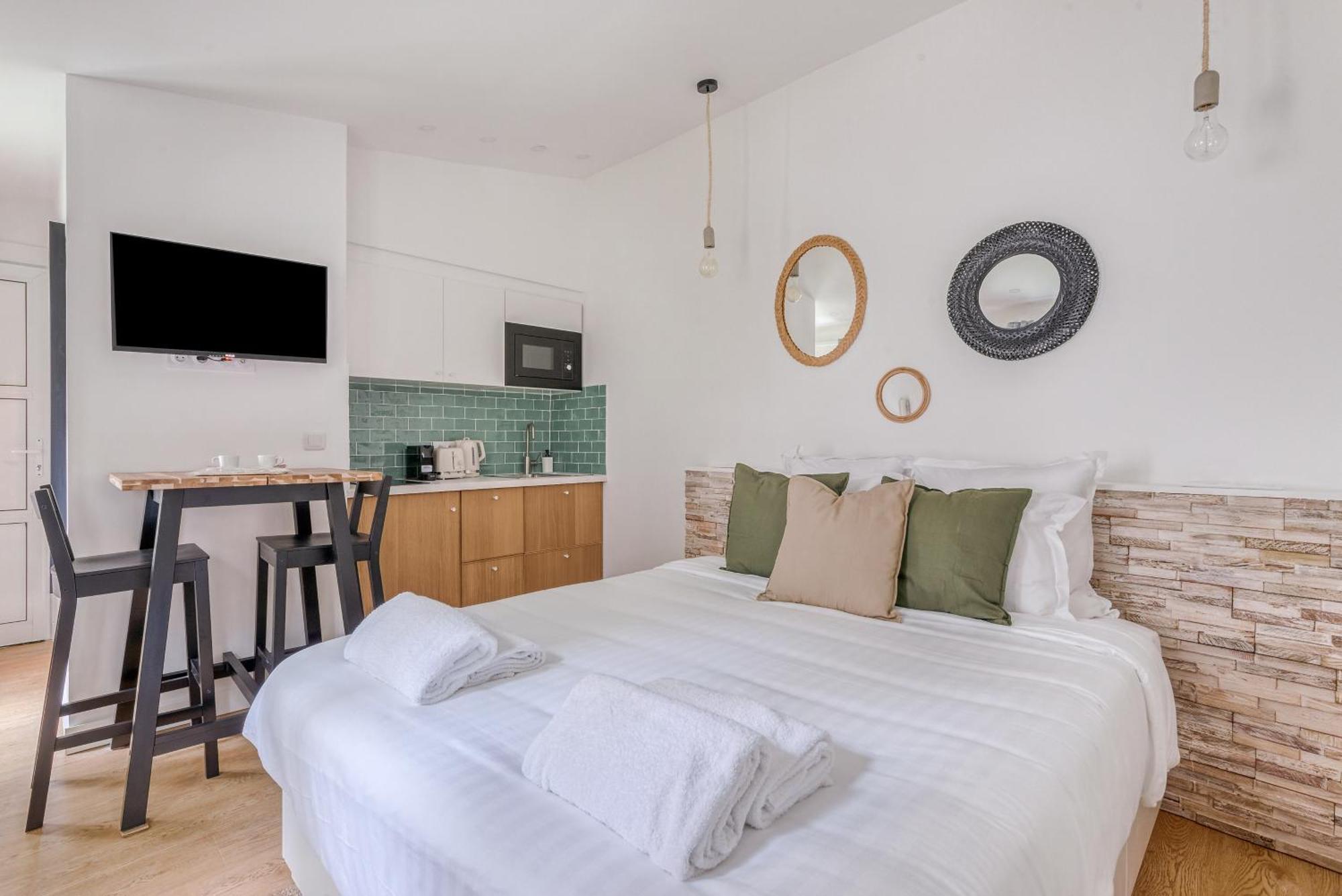 Charming Little House In Th Heart Of Batignolles