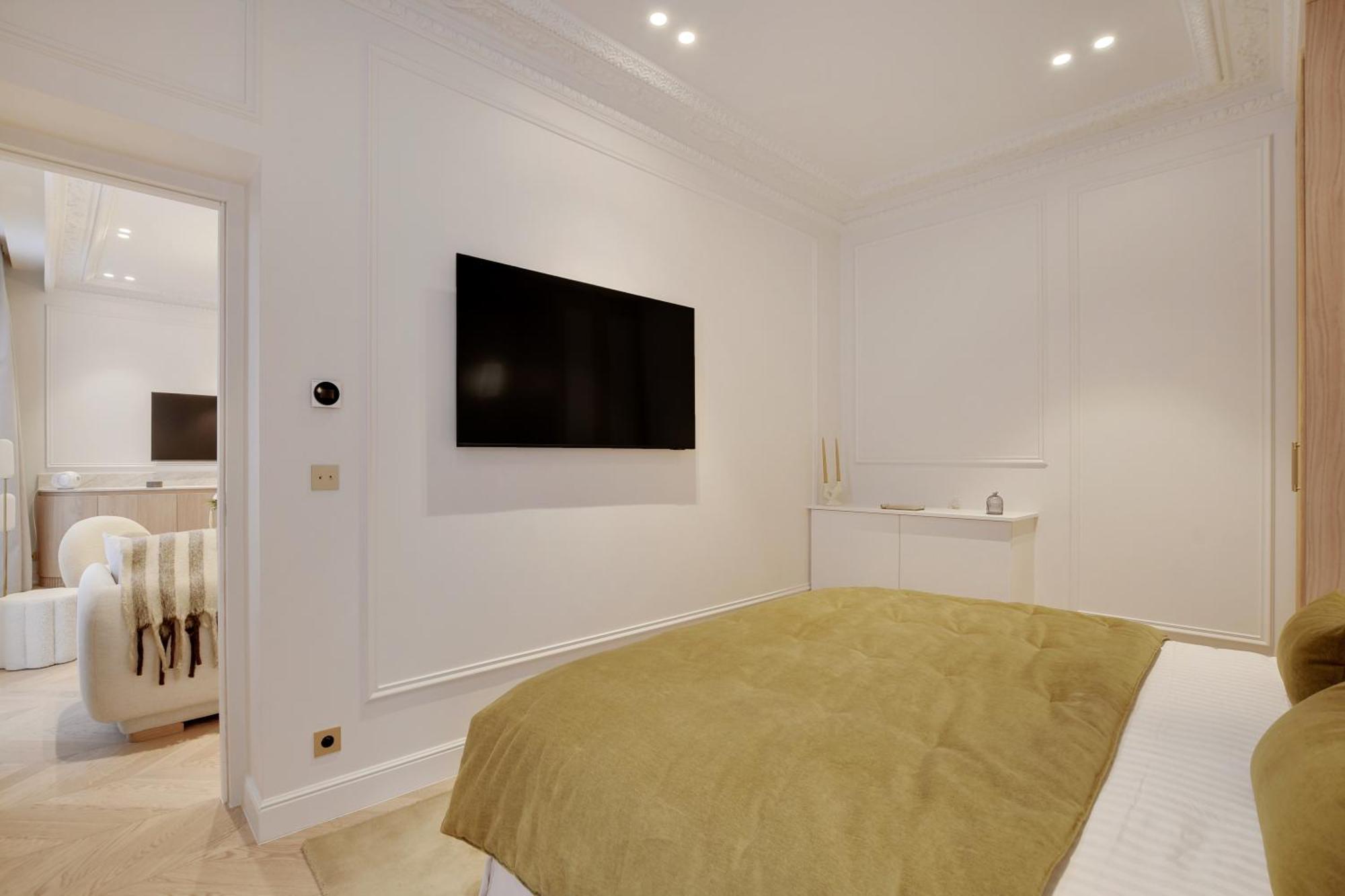 Maison Galante's With Services In Louvre - Rue Des Dechargeurs * Paris