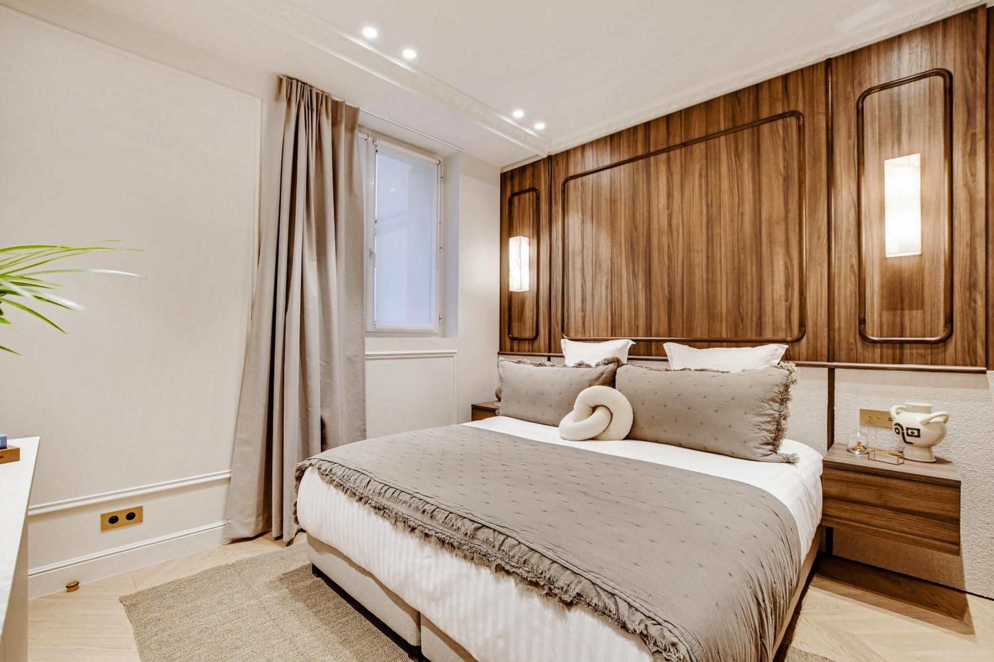 Maison Galante's With Services In Louvre - Rue Des Dechargeurs * Paris