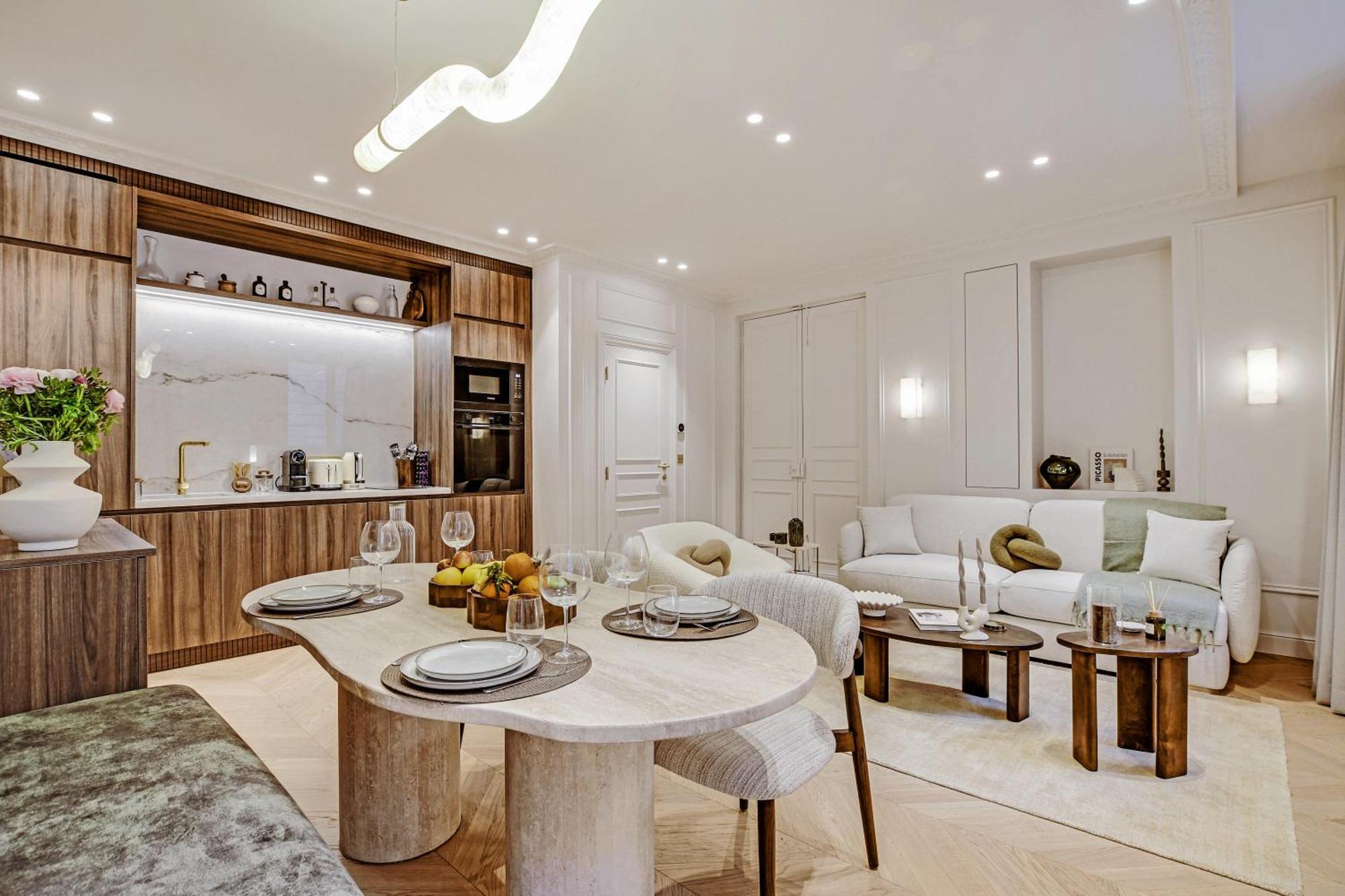 Maison Galante's With Services In Louvre - Rue Des Dechargeurs *
