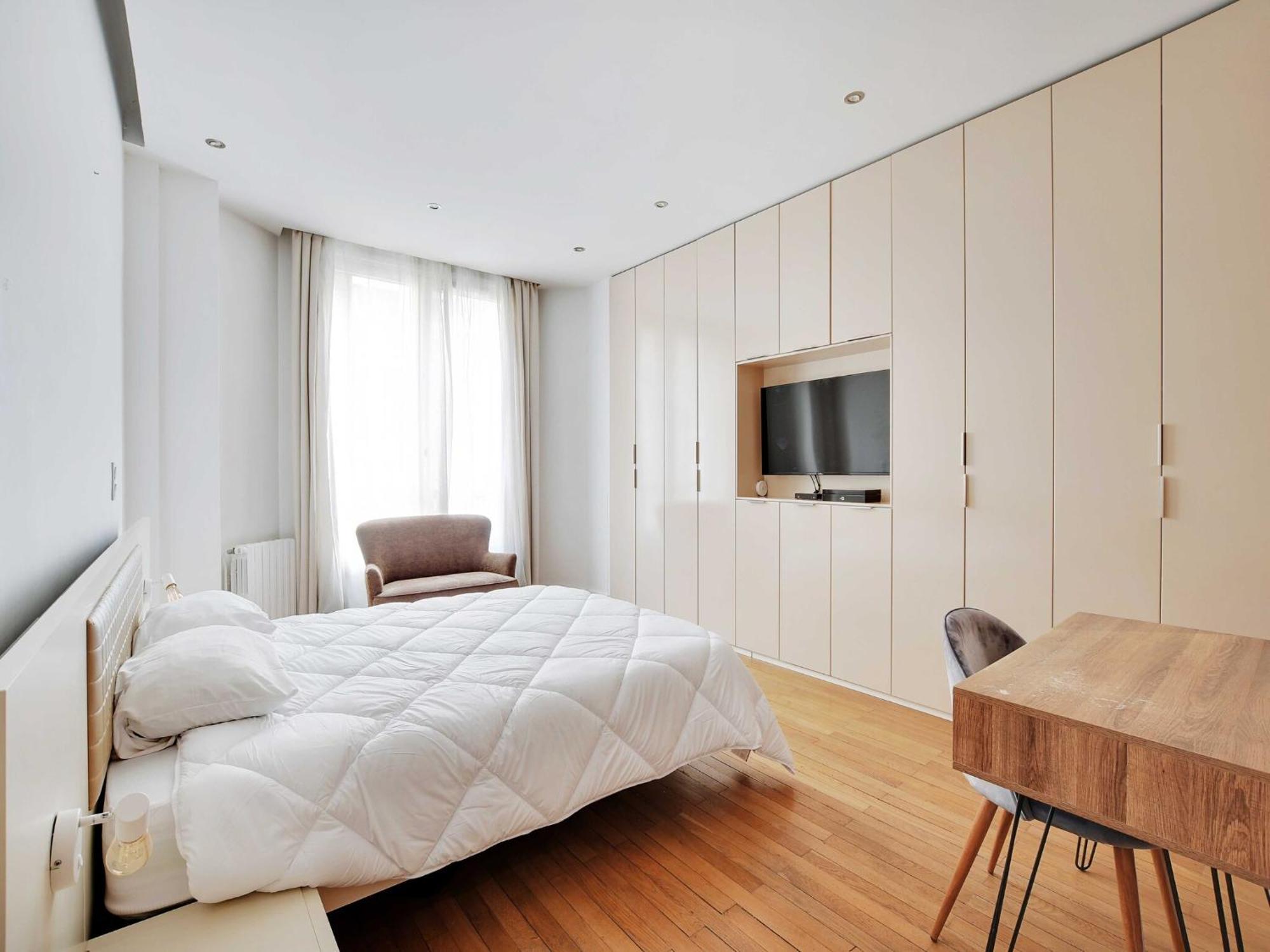 Sophisticated Appt 4 Bdr 8p - 17e Porte D'asnieres *