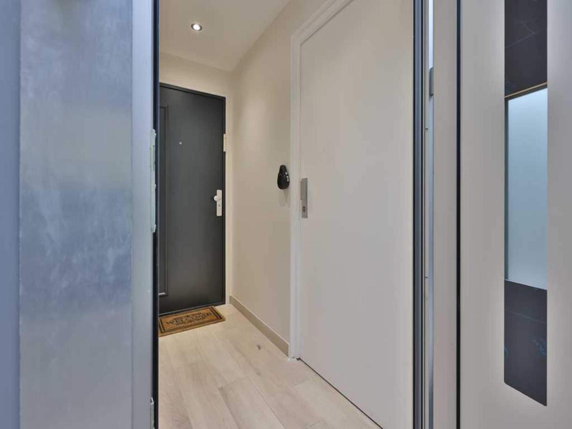 Newly Renovated Canal De L'ourq Apartment