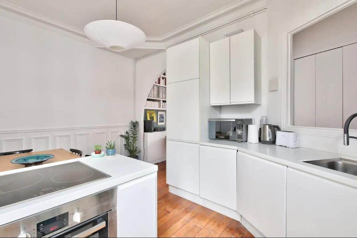 Apartment Superbe Place Republique Paris