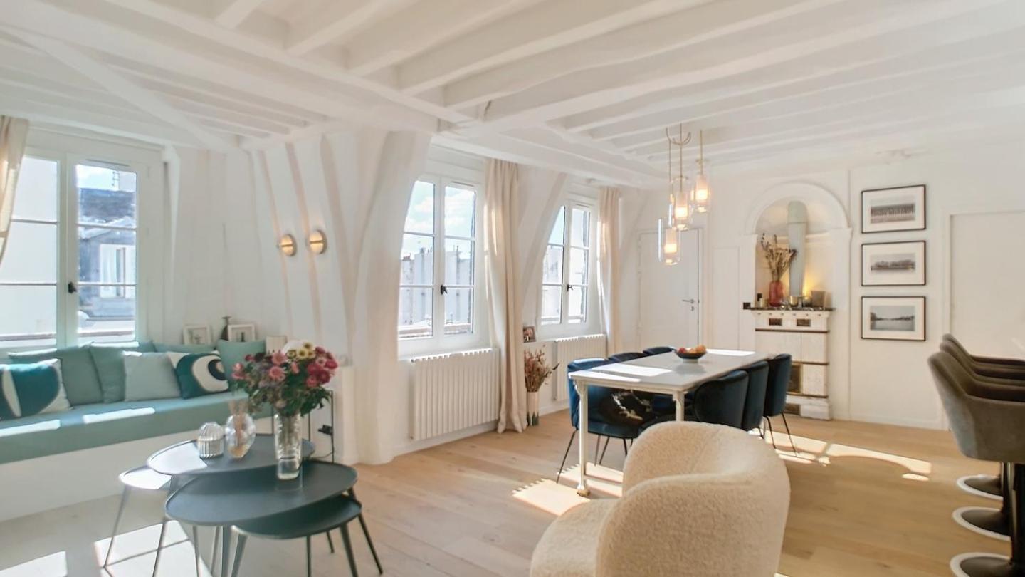 Chic A La Parisienne, - Marais Apartment Paris