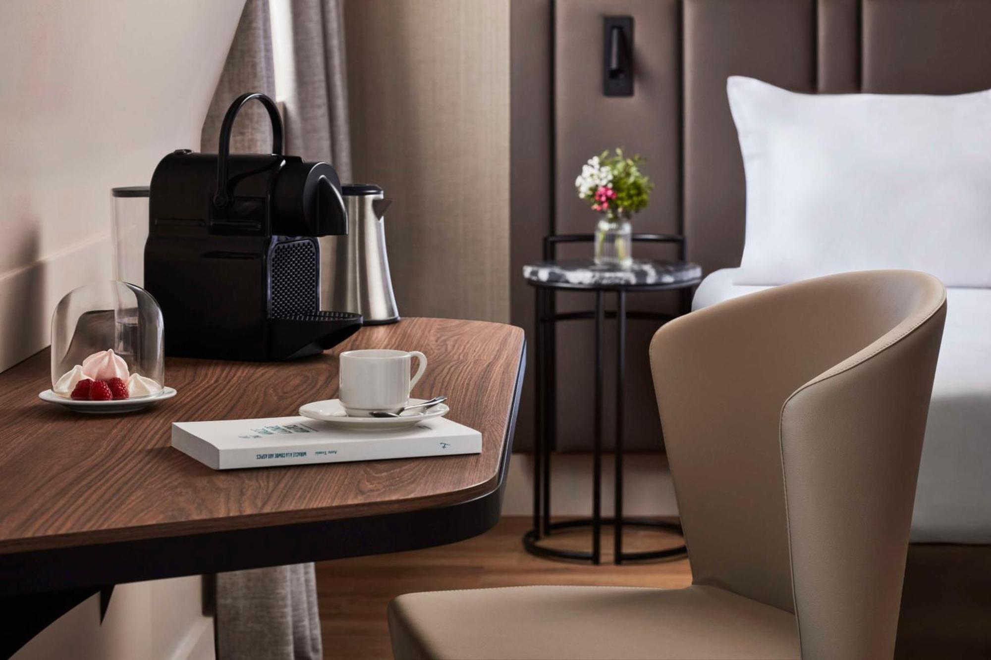 Hotel Nh Gare De L'est 4*