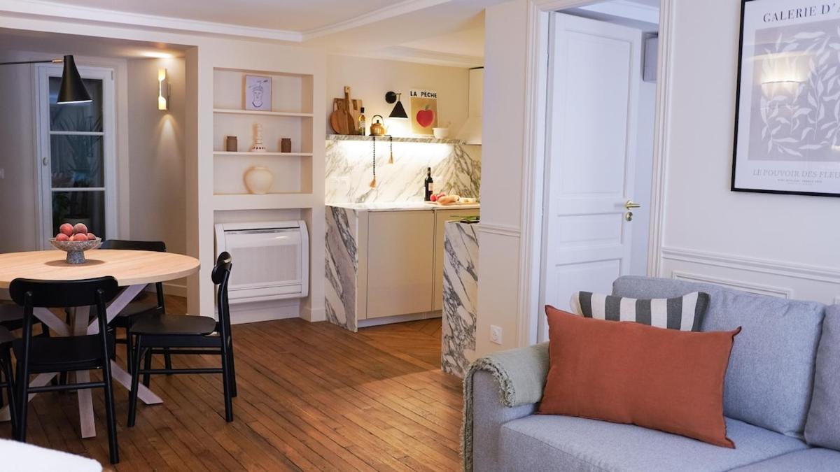 Apartment Vendome Parisian Elegance With A Patio *