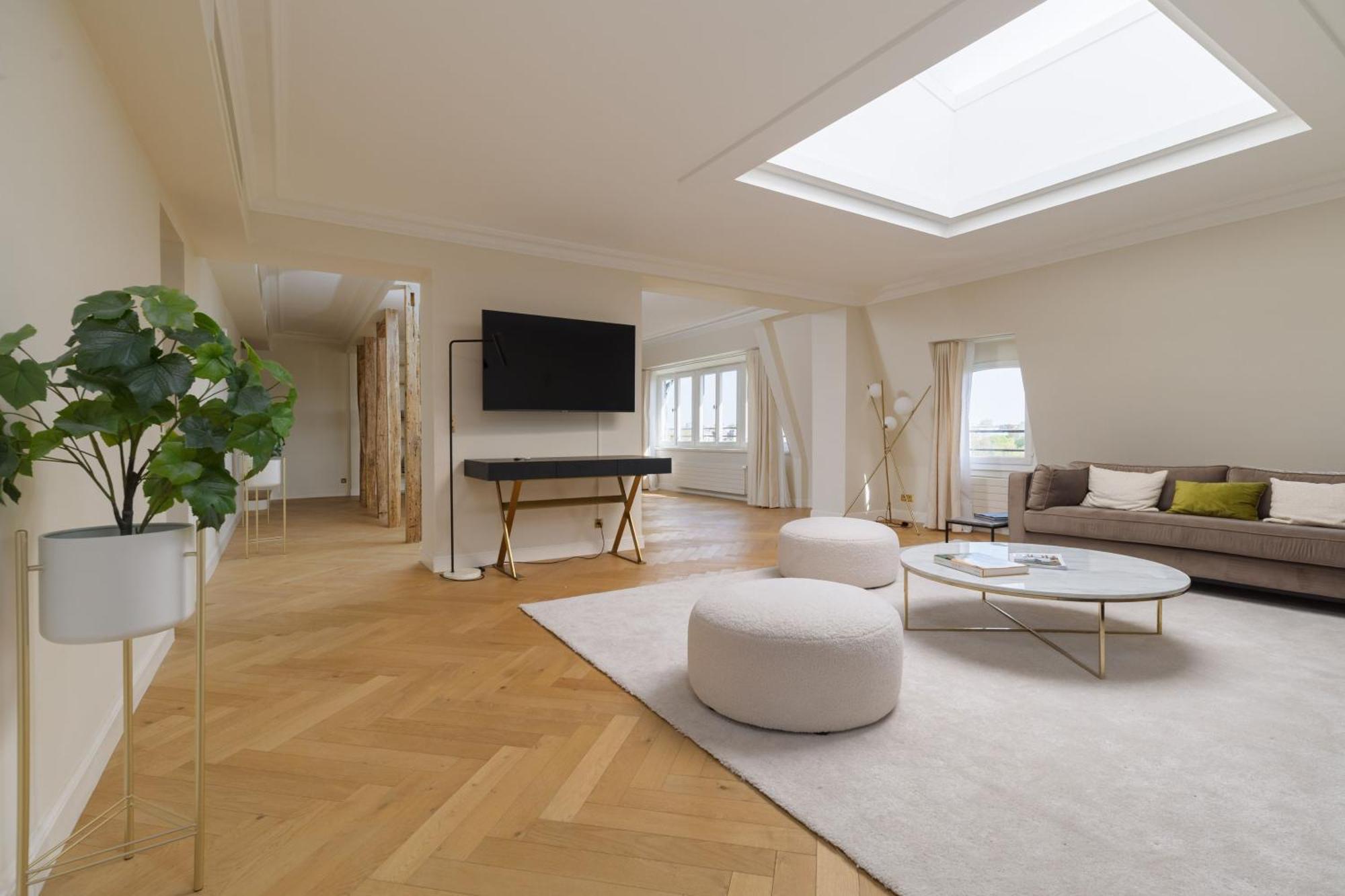 Luxury - Avenue Montaigne Paris