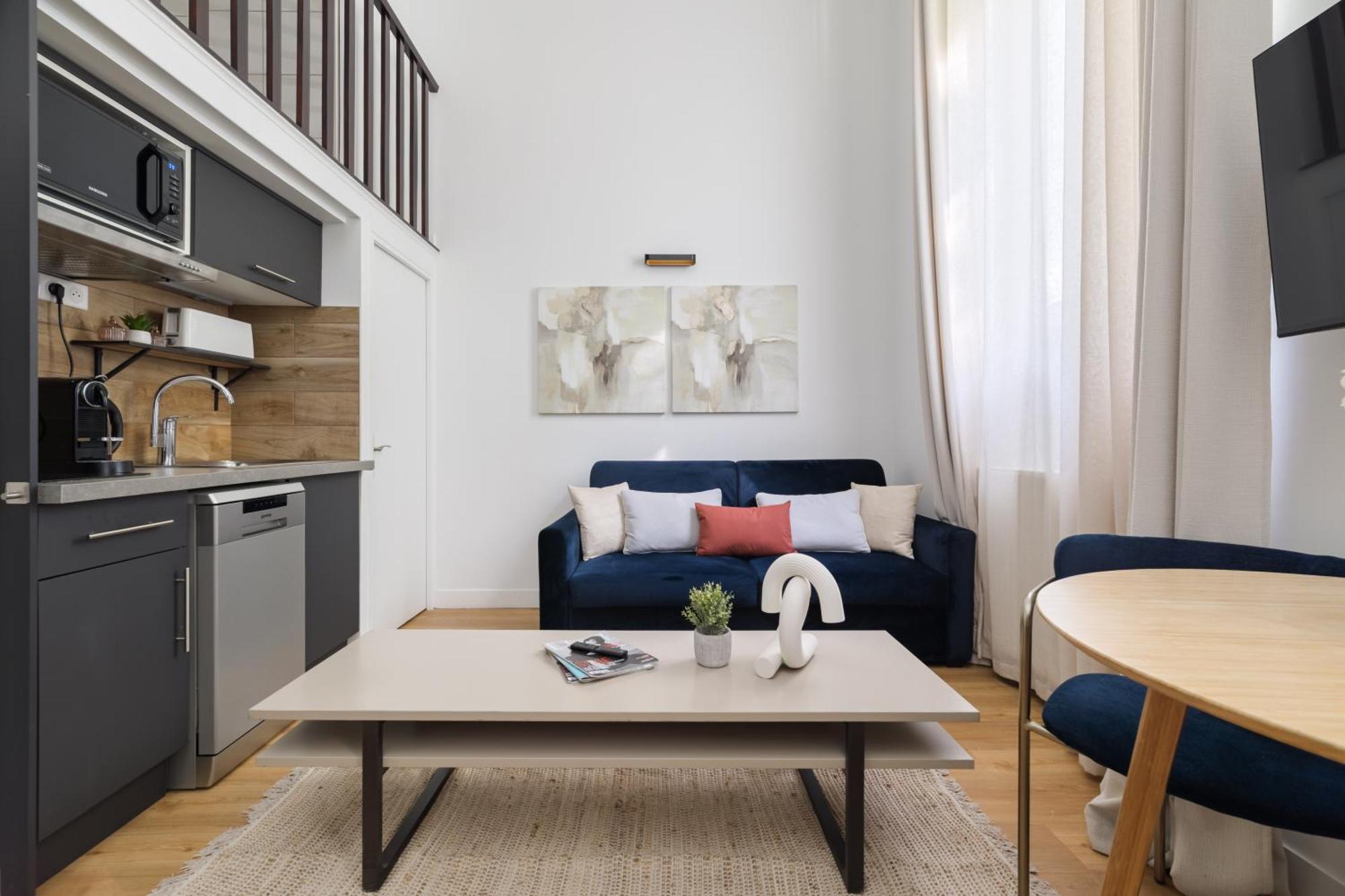 Luxury - Avenue Montaigne Apartment *