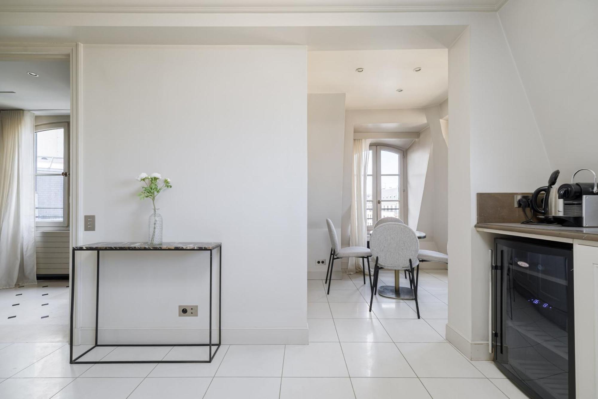 Luxury - Avenue Montaigne Paris