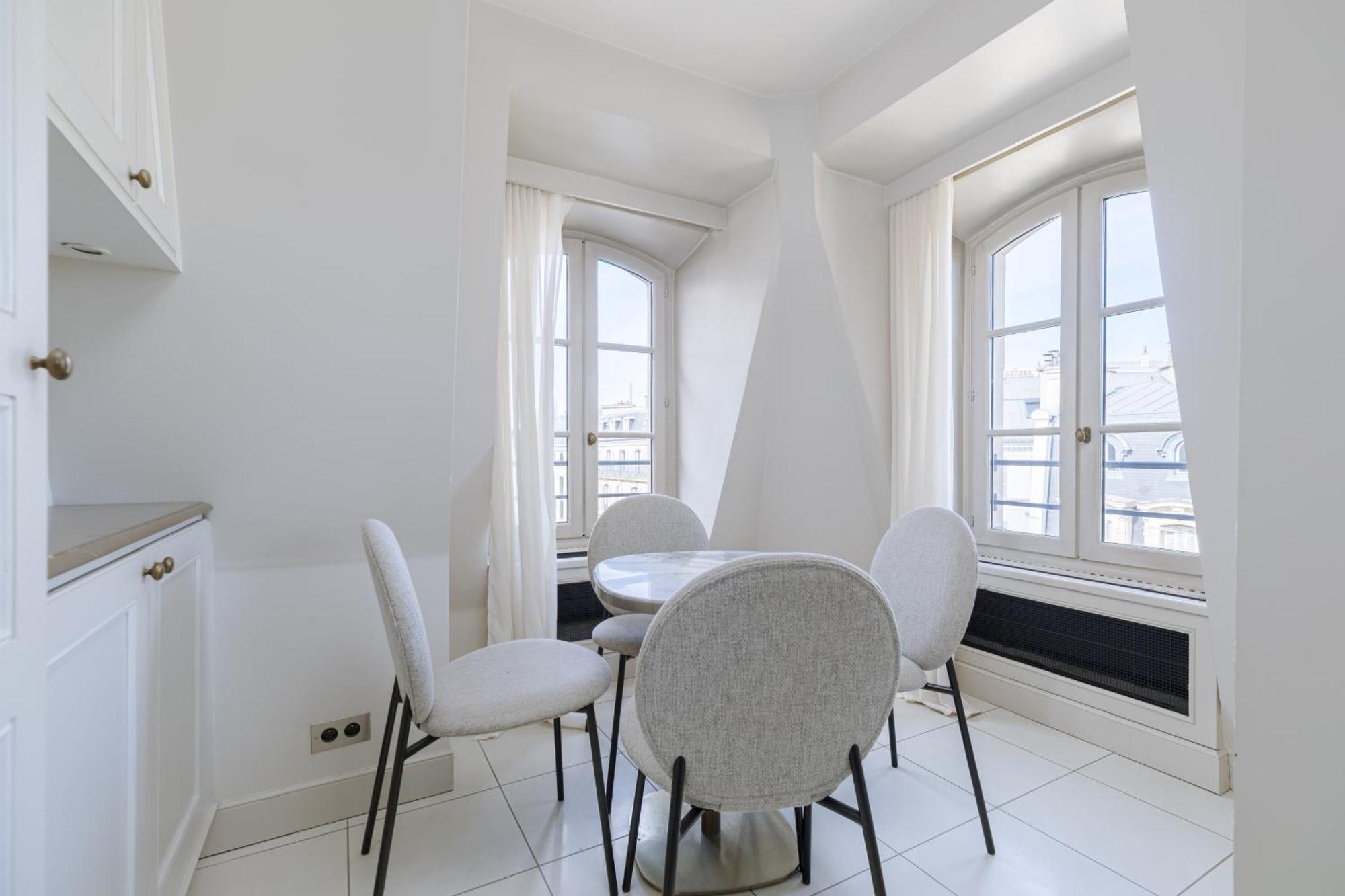 Luxury - Avenue Montaigne Paris