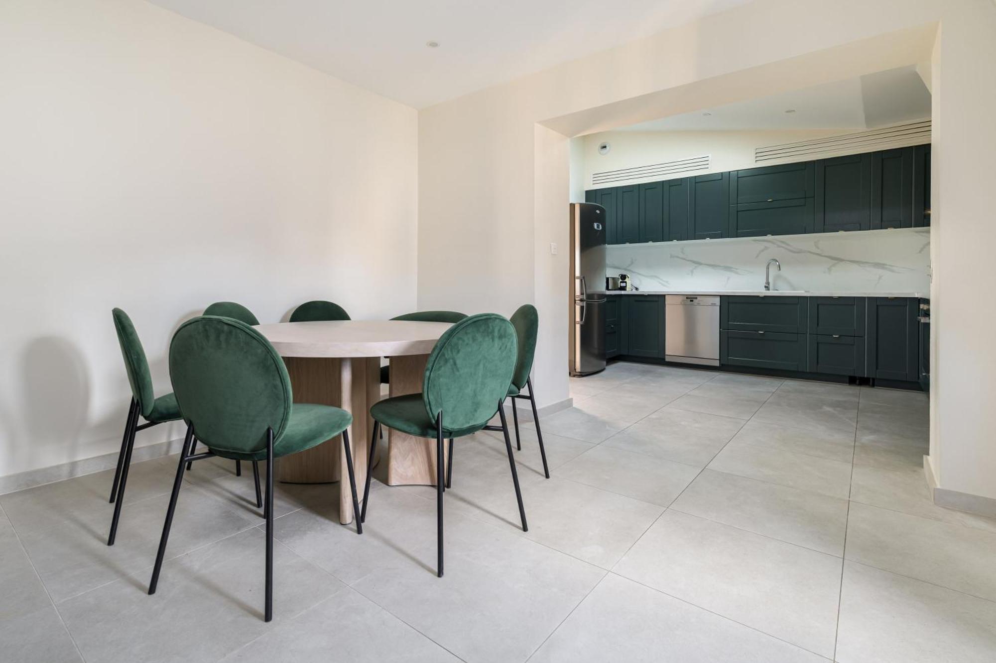 Luxury - Avenue Montaigne Apartment Paris