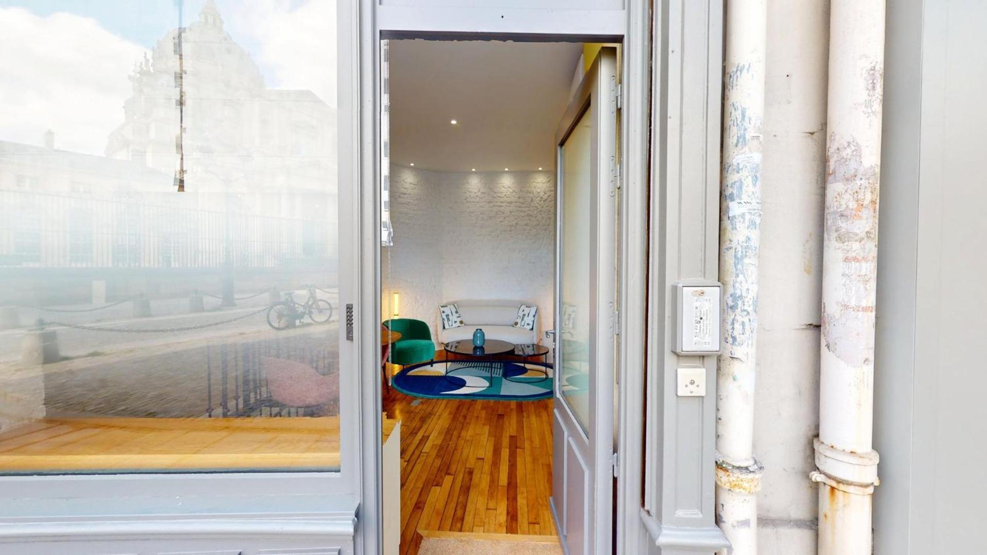 Parisian In The Latin Quarter's Heart Apartment *
