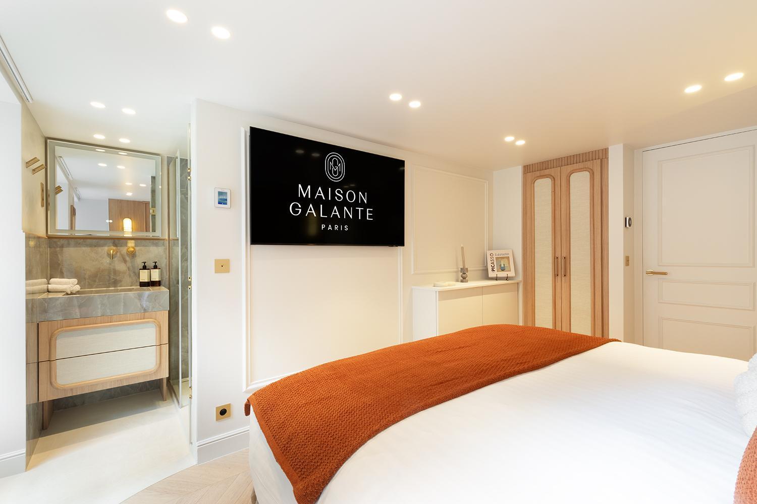 Maison Galante's With Services In Louvre - Rue Des Dechargeurs * Paris
