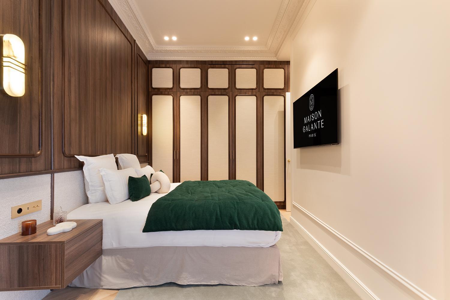 Maison Galante's With Services In Louvre - Rue Des Dechargeurs *