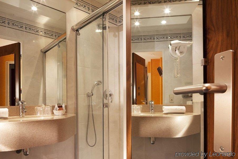 Cecilia Hotel 3*