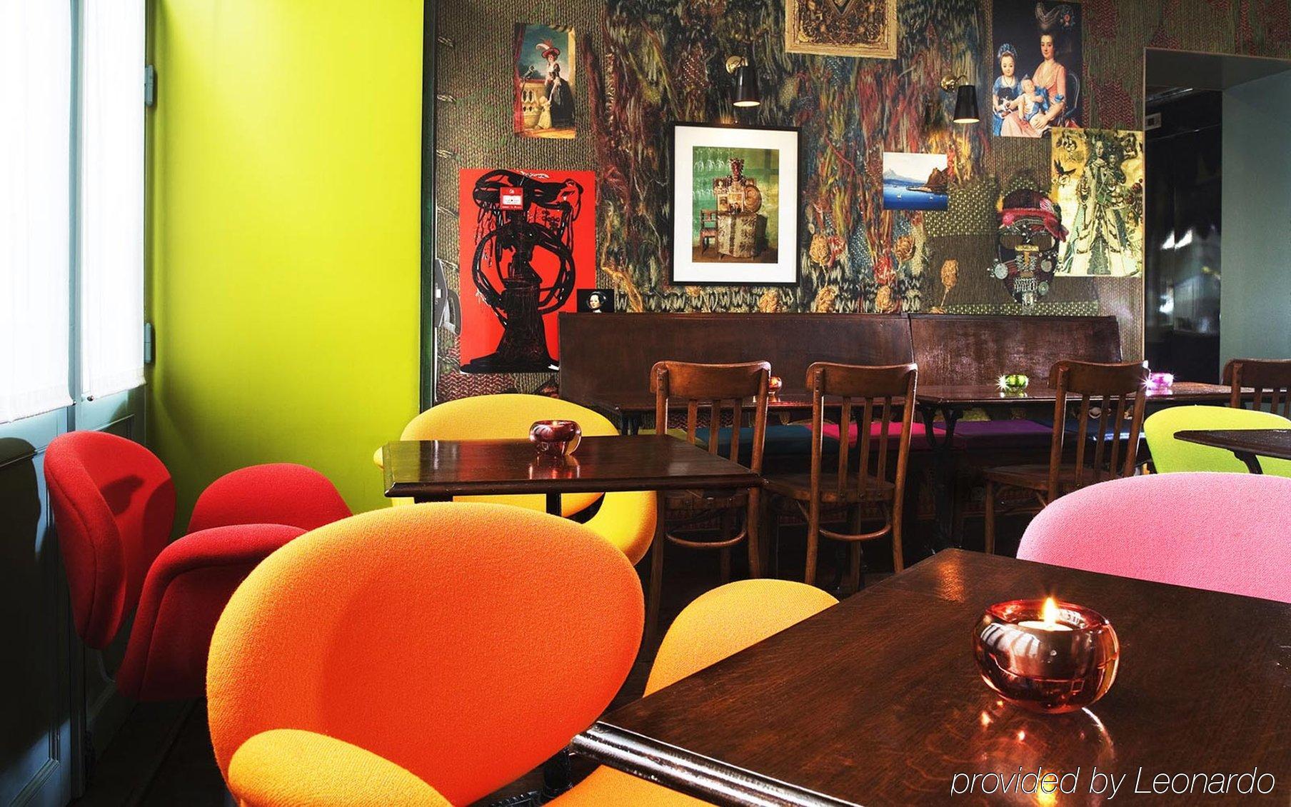 Du Petit Moulin, Haute Couture By Lacroix Hotel Paris