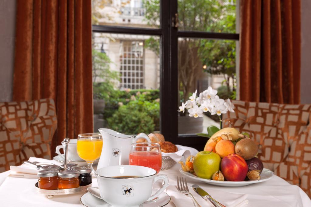 Hotel Le Pavillon De La Reine 5*