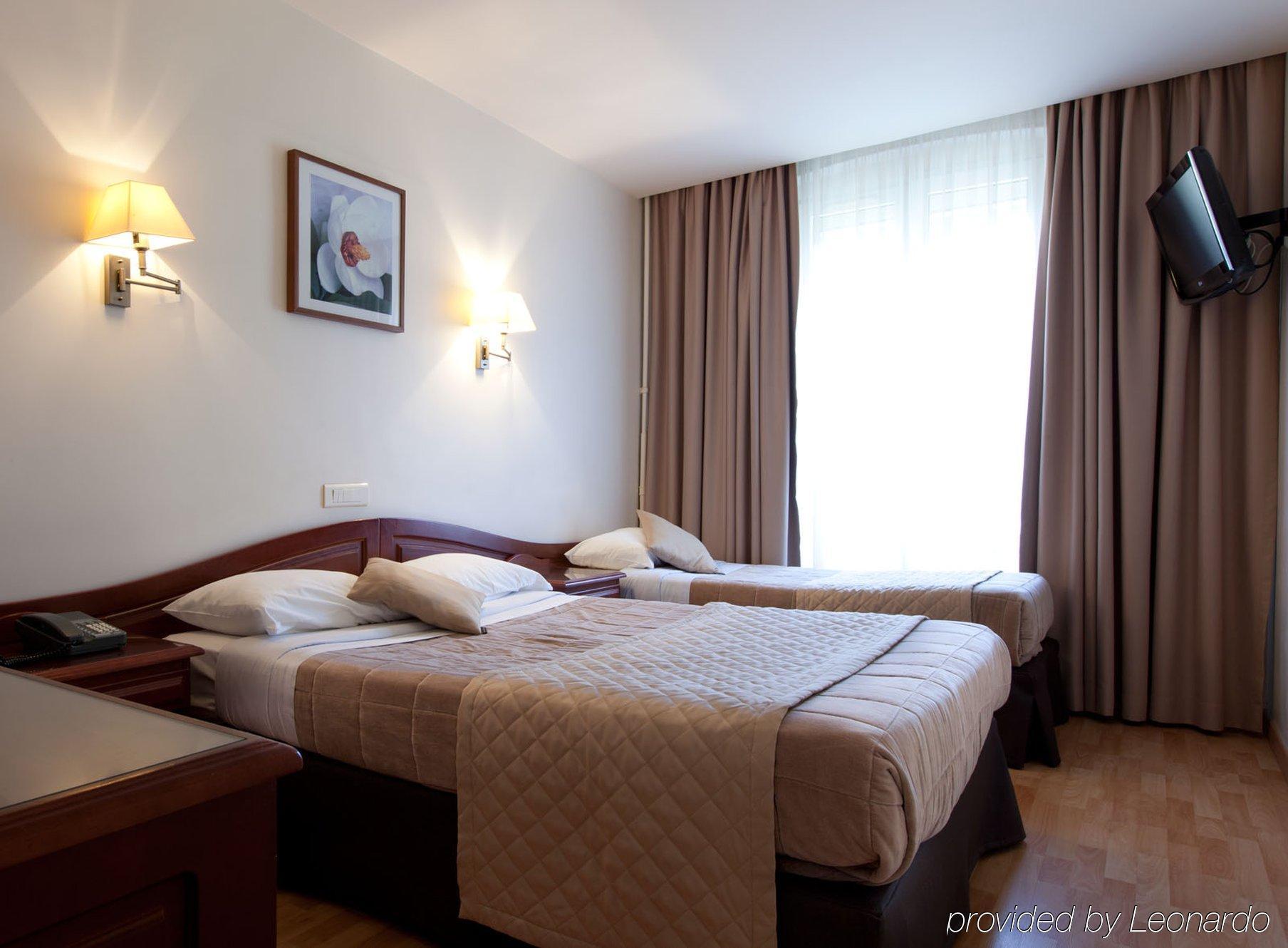 Cosmotel 3* Paris
