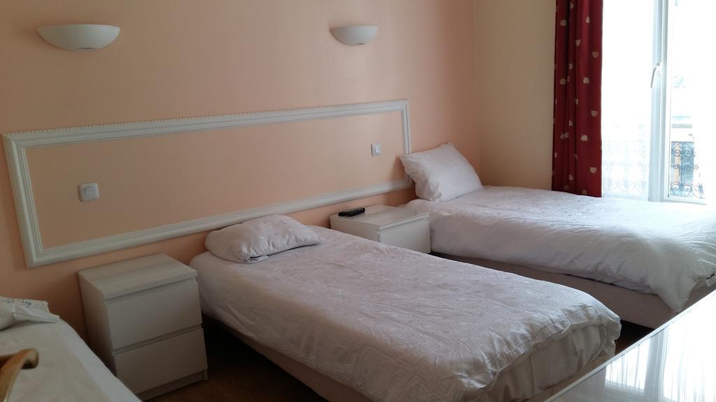 Andre Gill Hotel