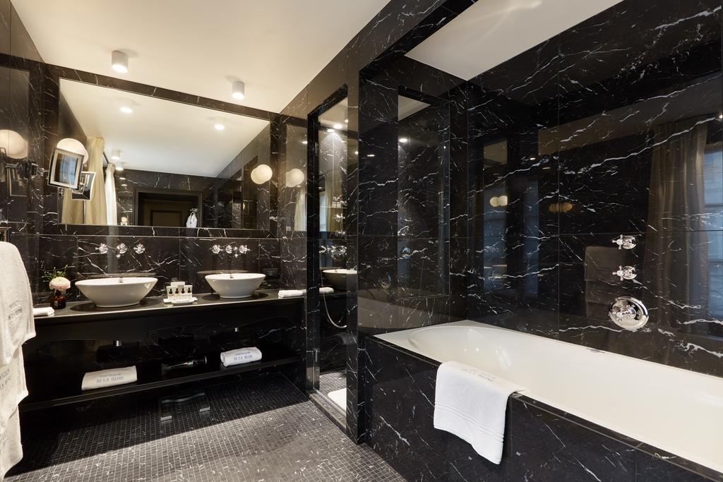 Le Pavillon De La Reine Hotel 5*
