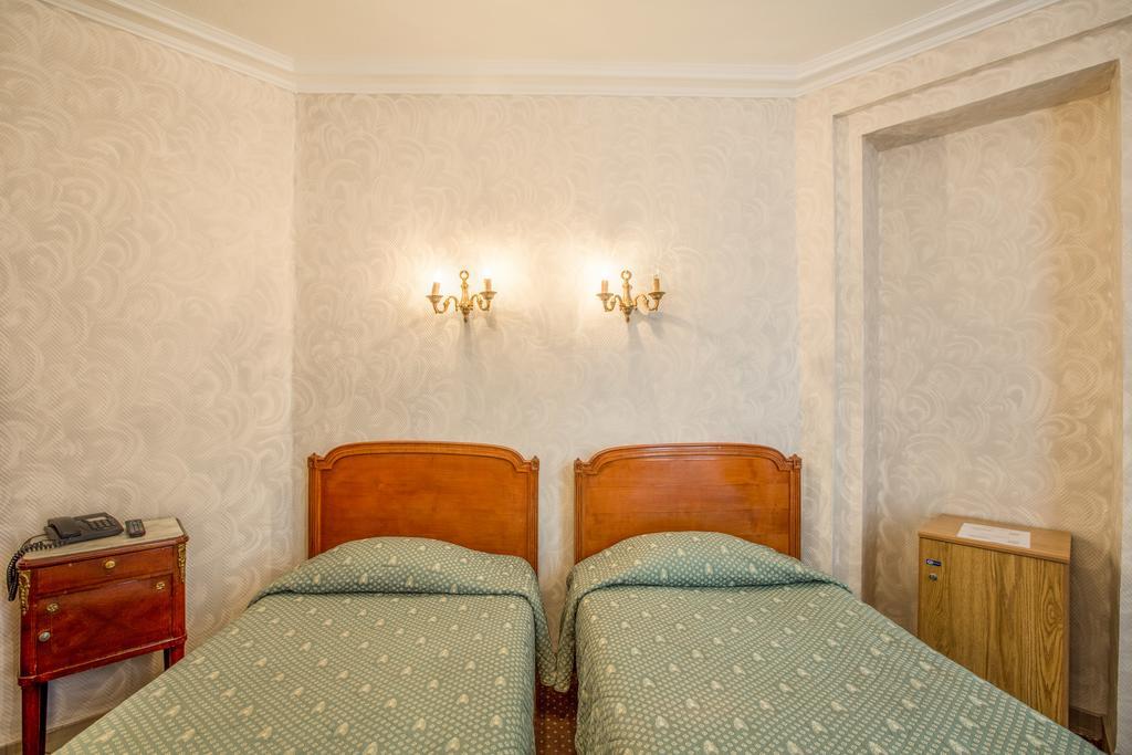 Louvre Hotel 2*