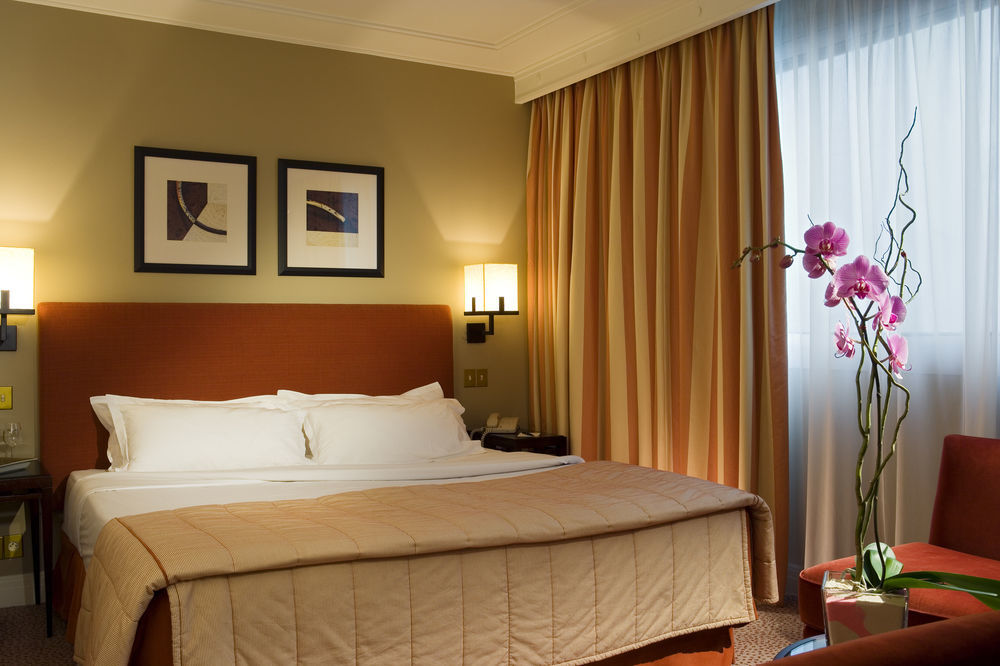 Hotel Warwick Champs-elysees 4*
