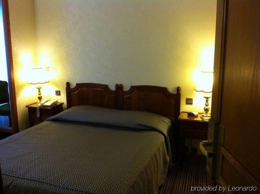 Hotel Saint Christophe Paris