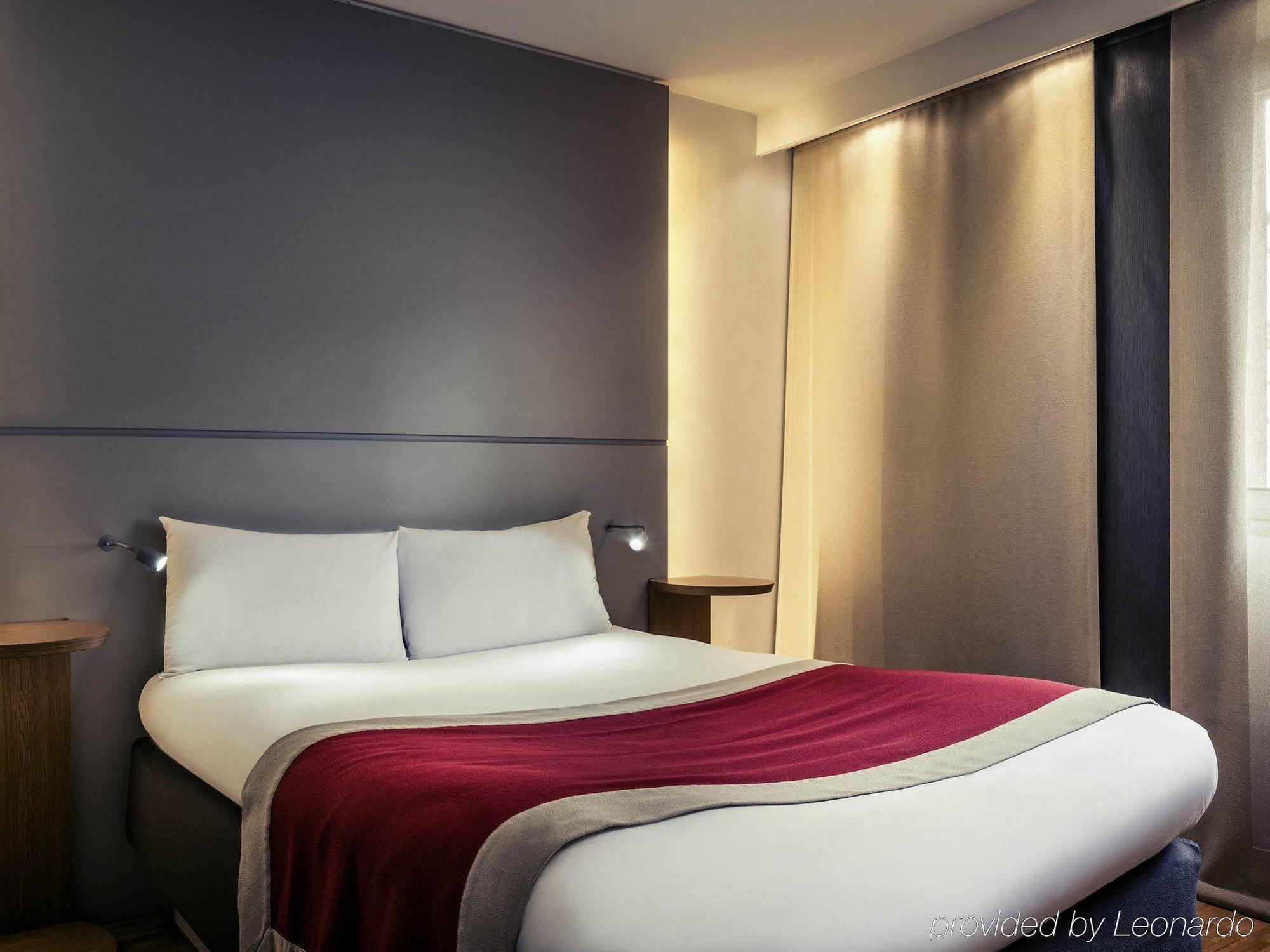 Mercure Arc De Triomphe Etoile Hotel 4*