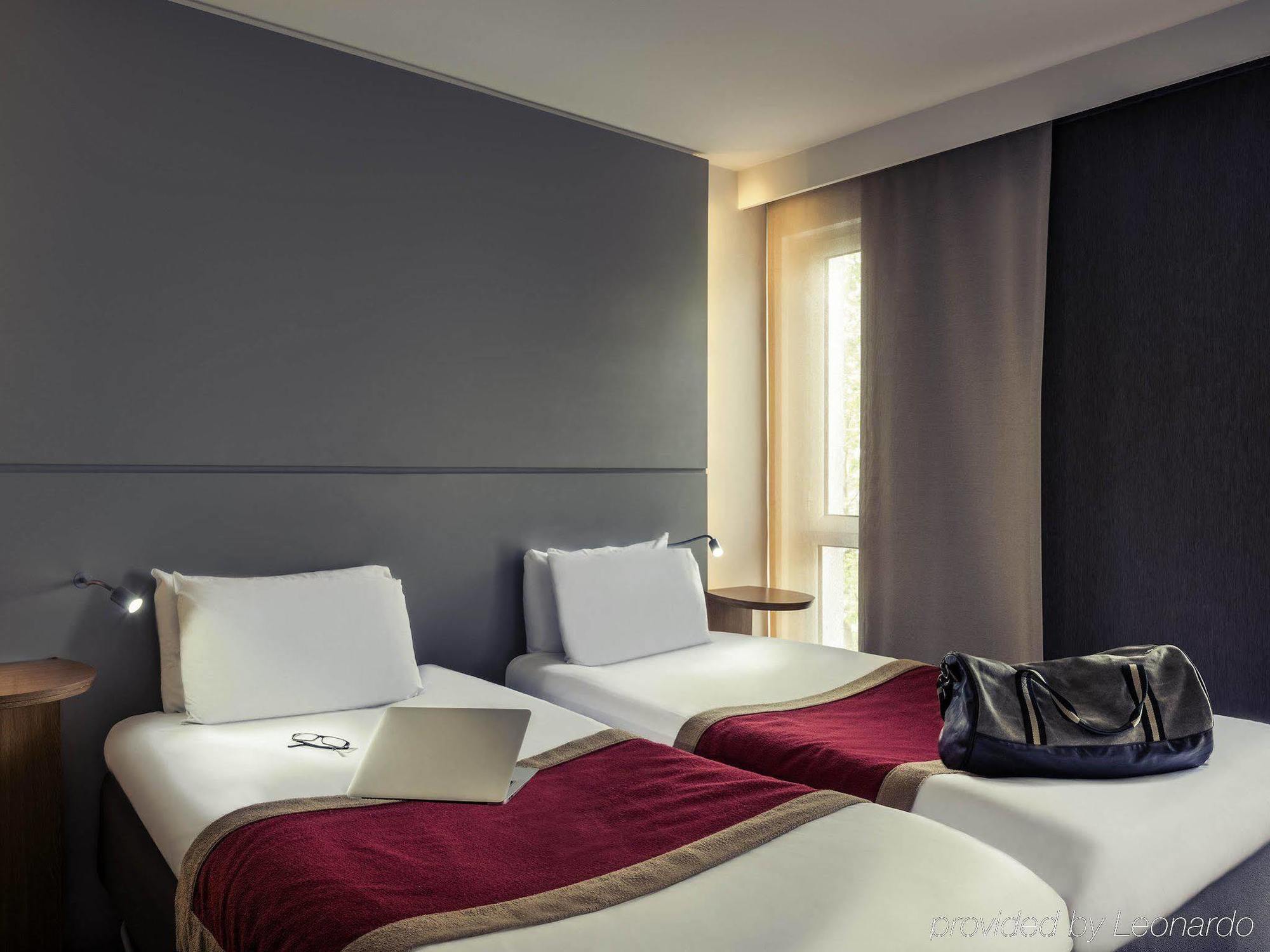 Mercure Arc De Triomphe Etoile Hotel 4*