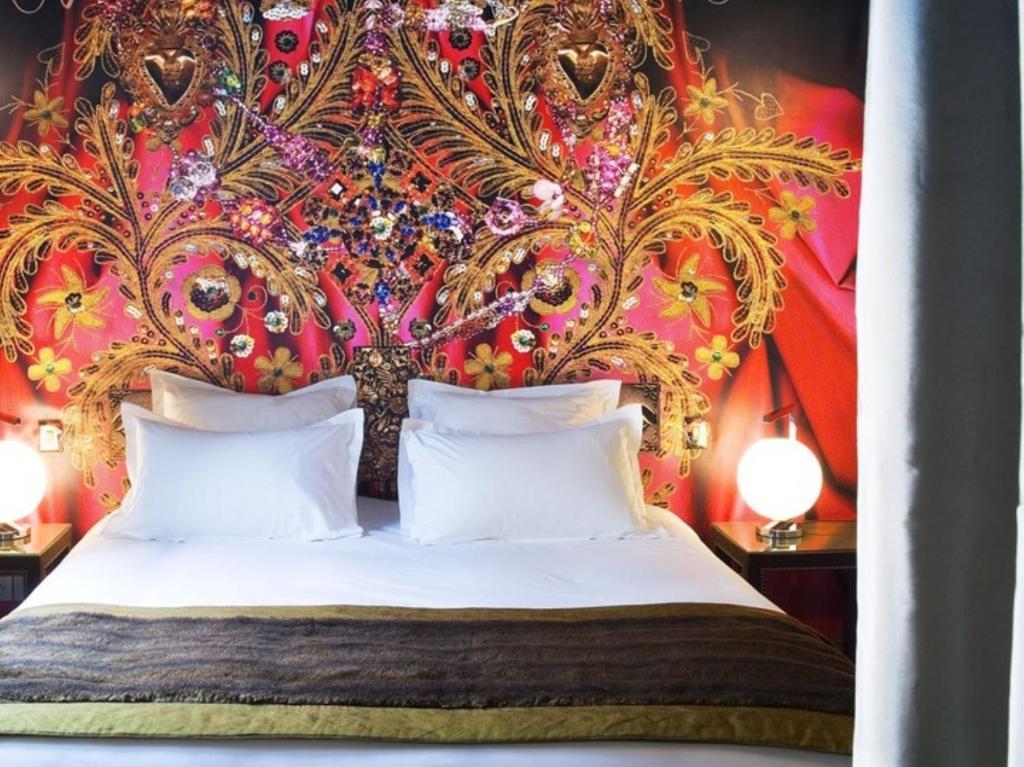 Du Petit Moulin, Haute Couture By Lacroix 4* Paris