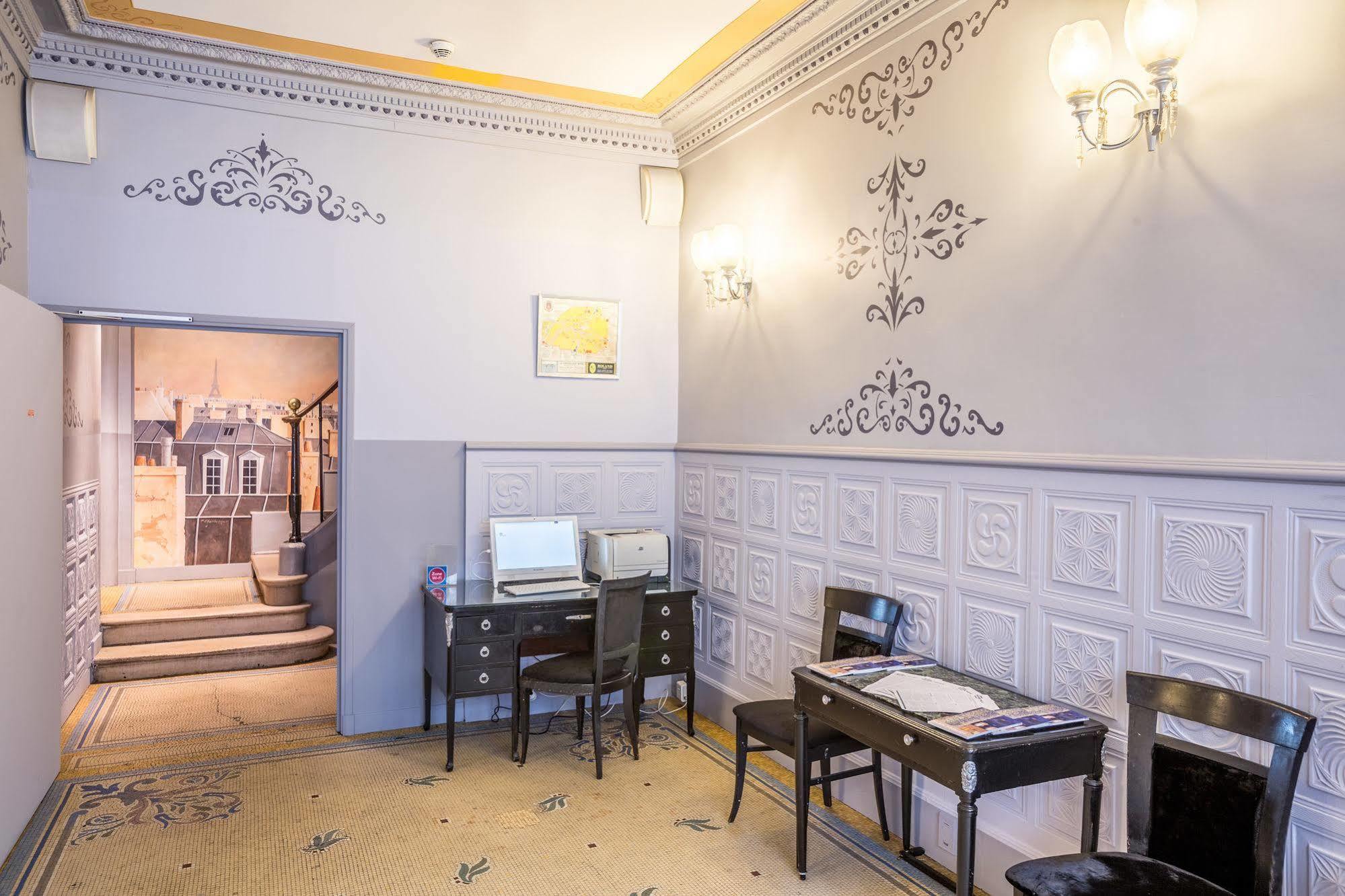 Louvre Hotel