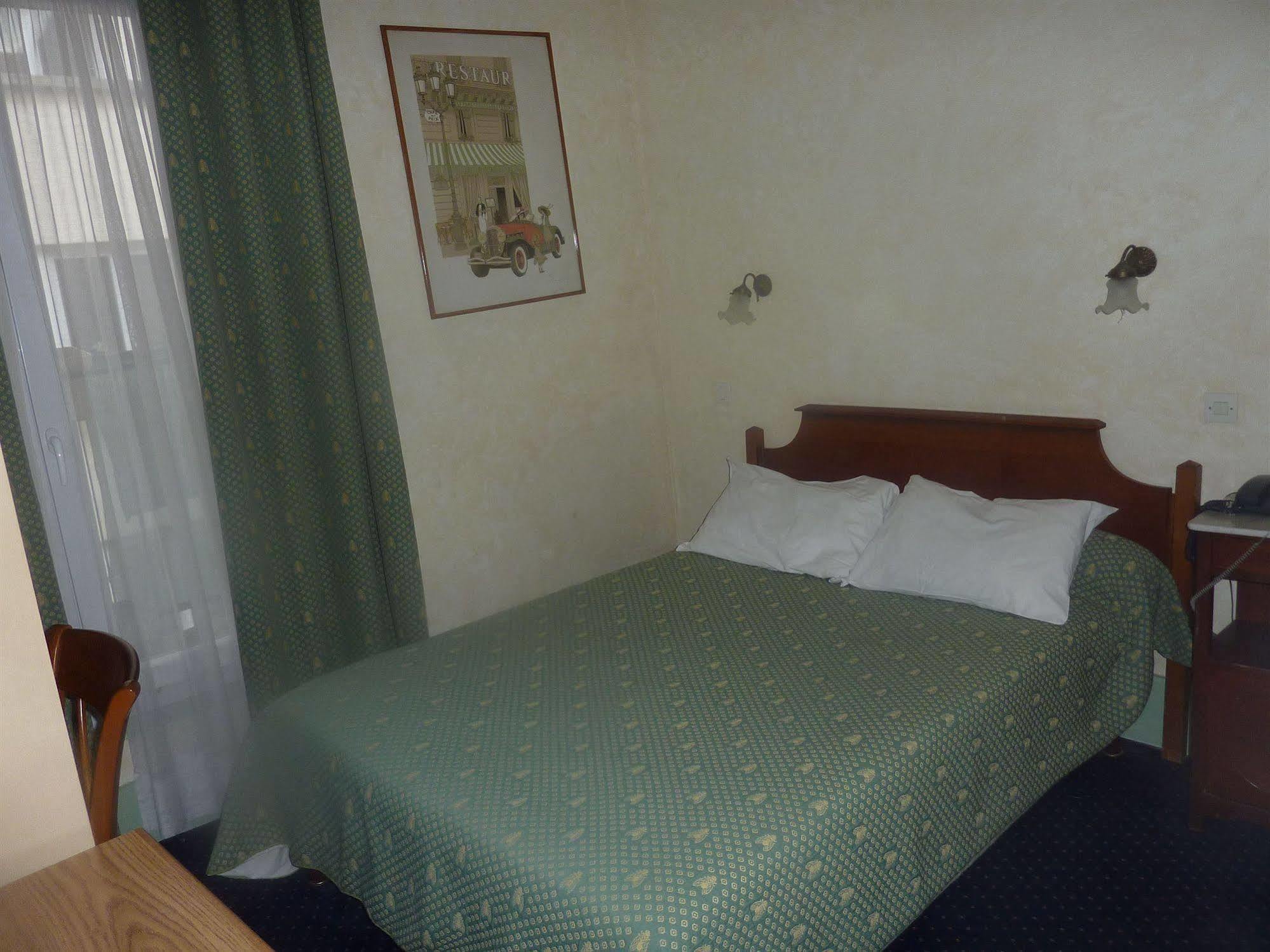 Louvre Hotel