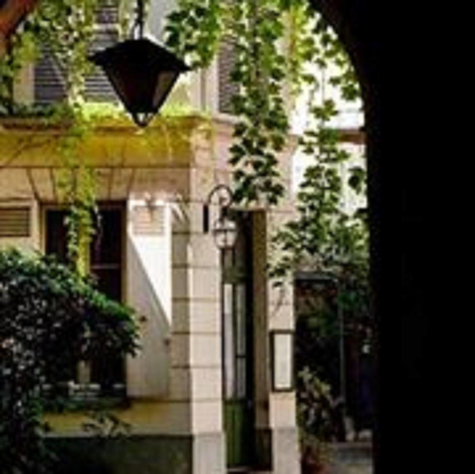 Hotel Caron
