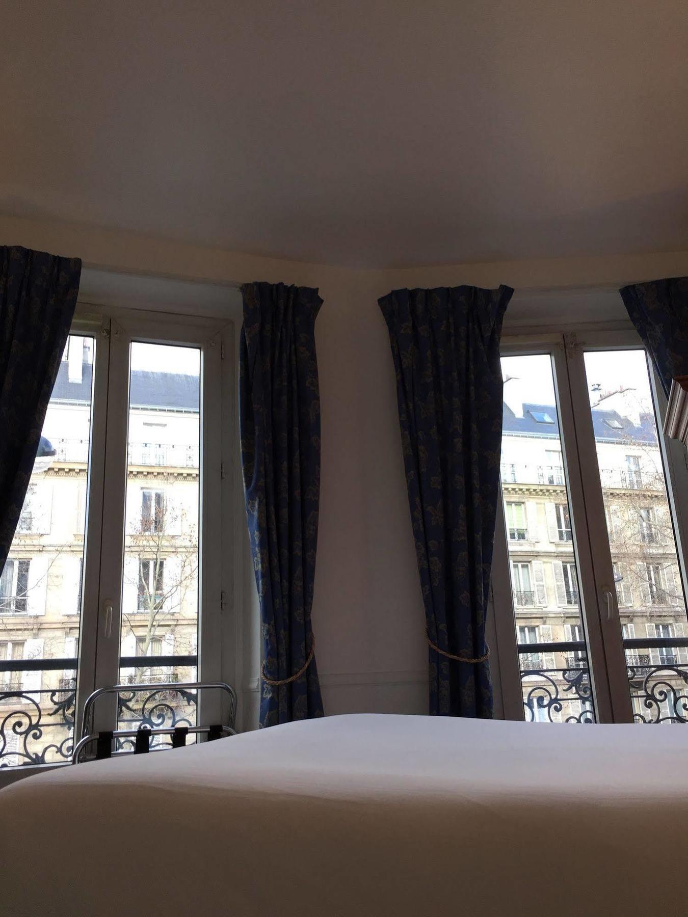 Hotel Avama Prony Paris