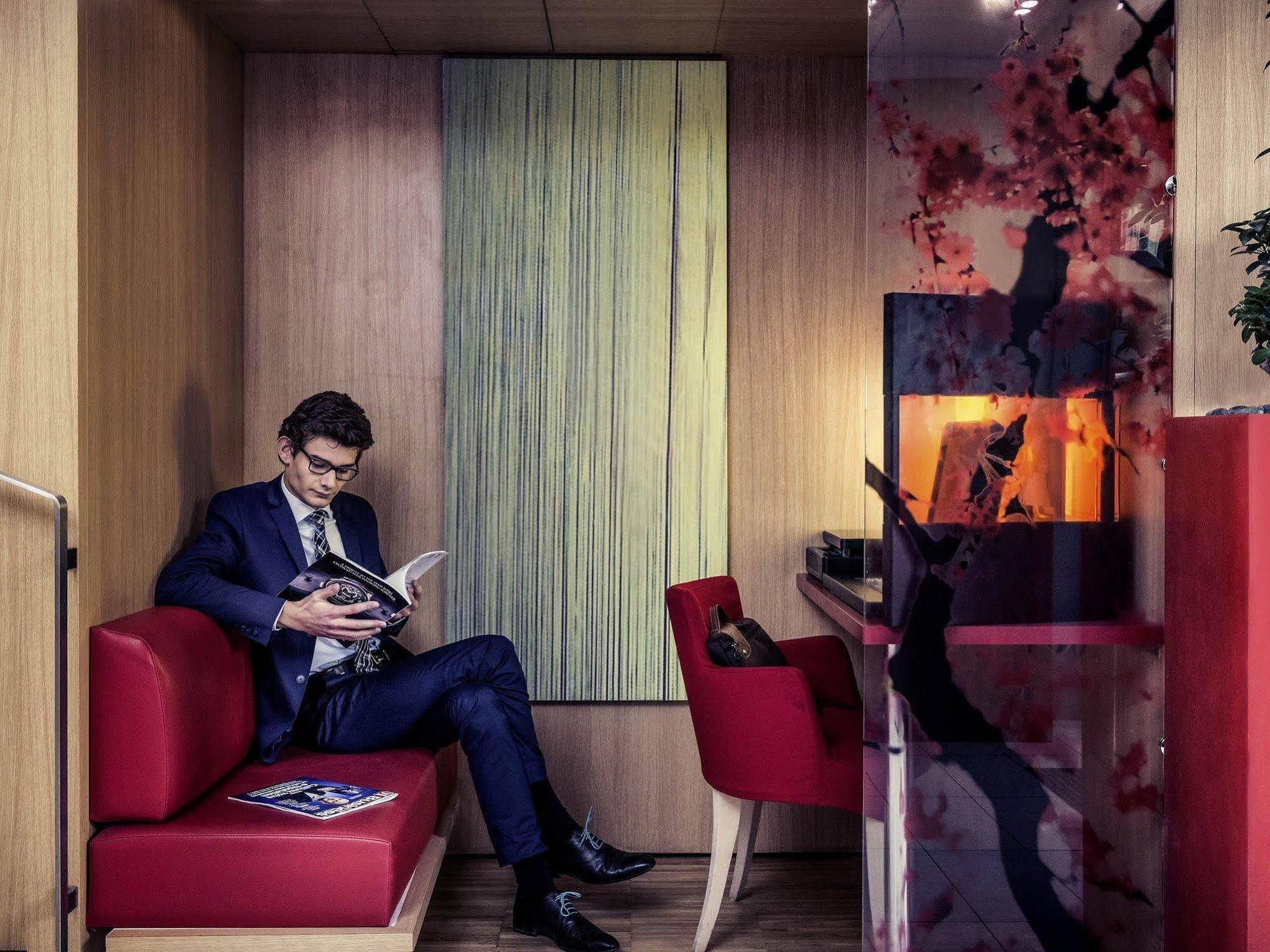 Mercure Arc De Triomphe Etoile Hotel 4*