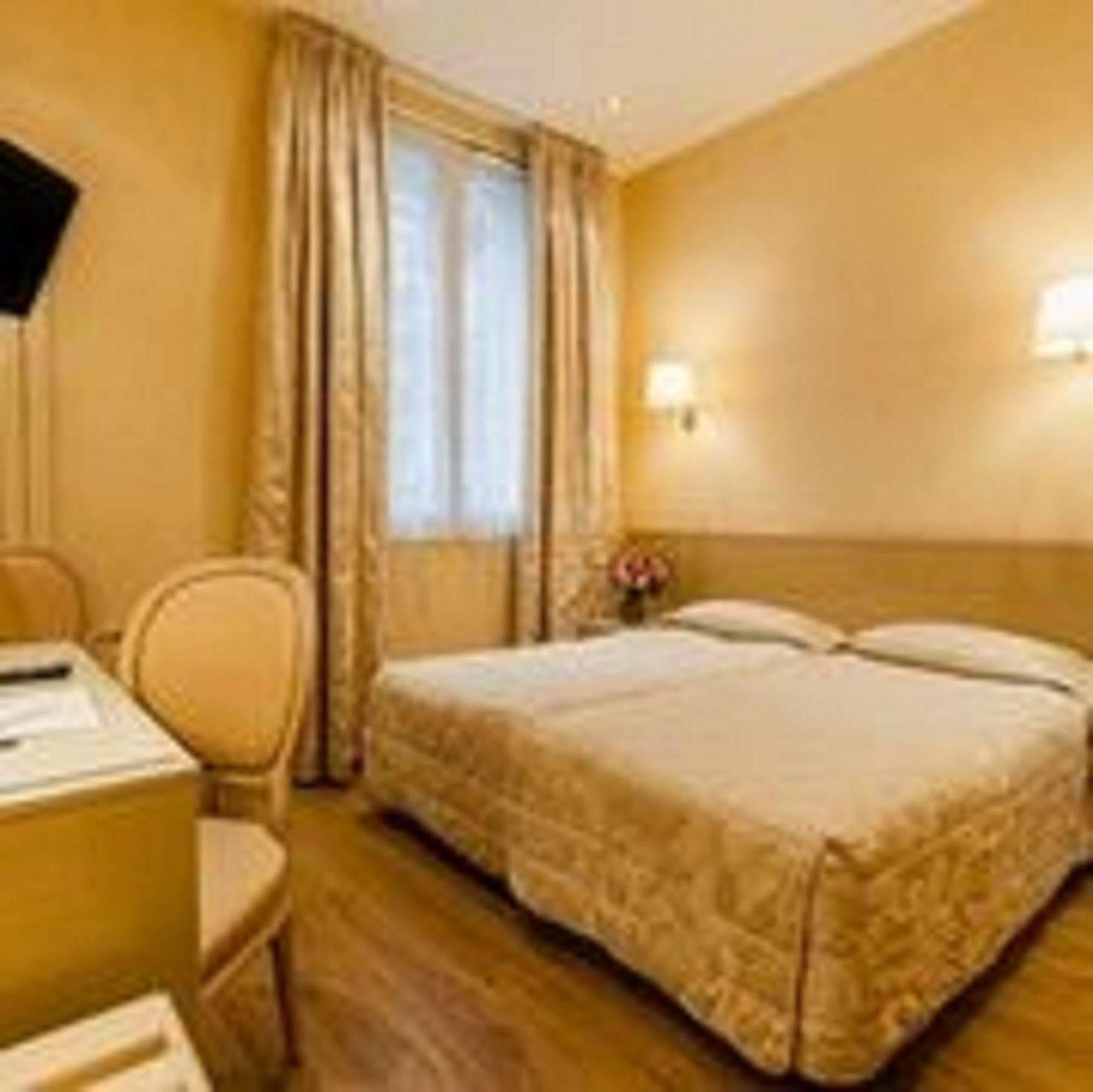 Cecilia Hotel 3*