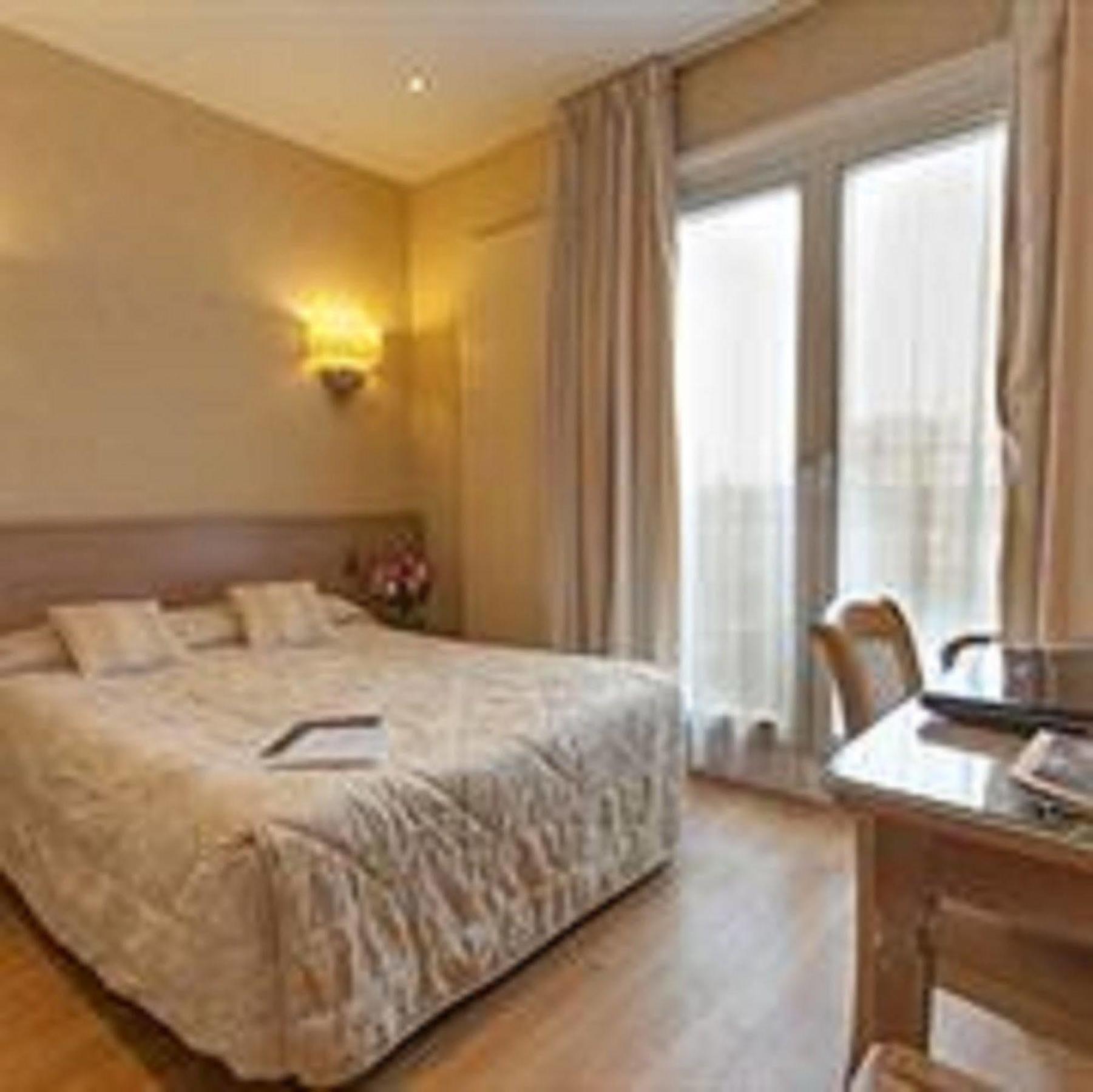 Cecilia 3* Paris
