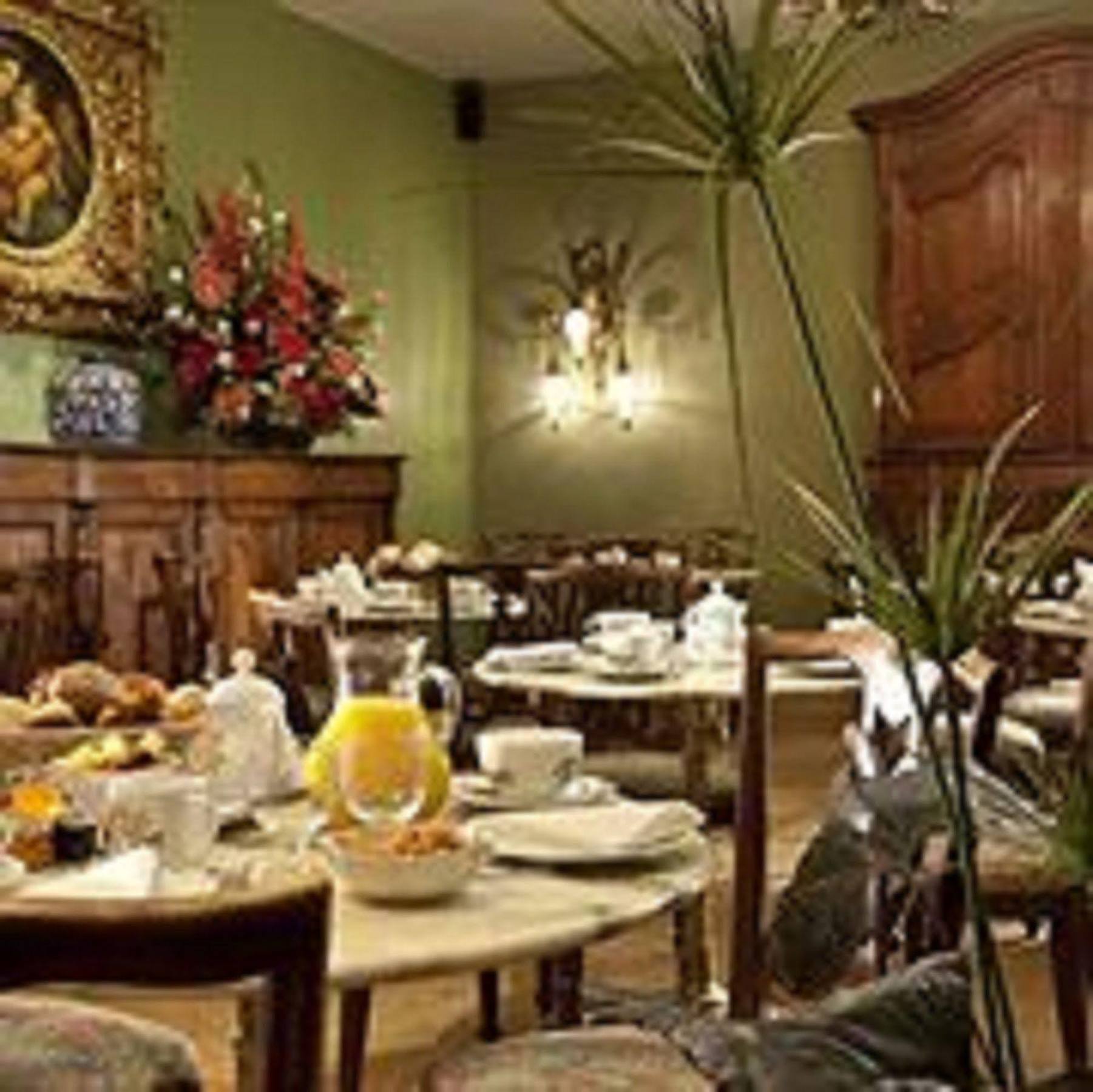 Cecilia Hotel