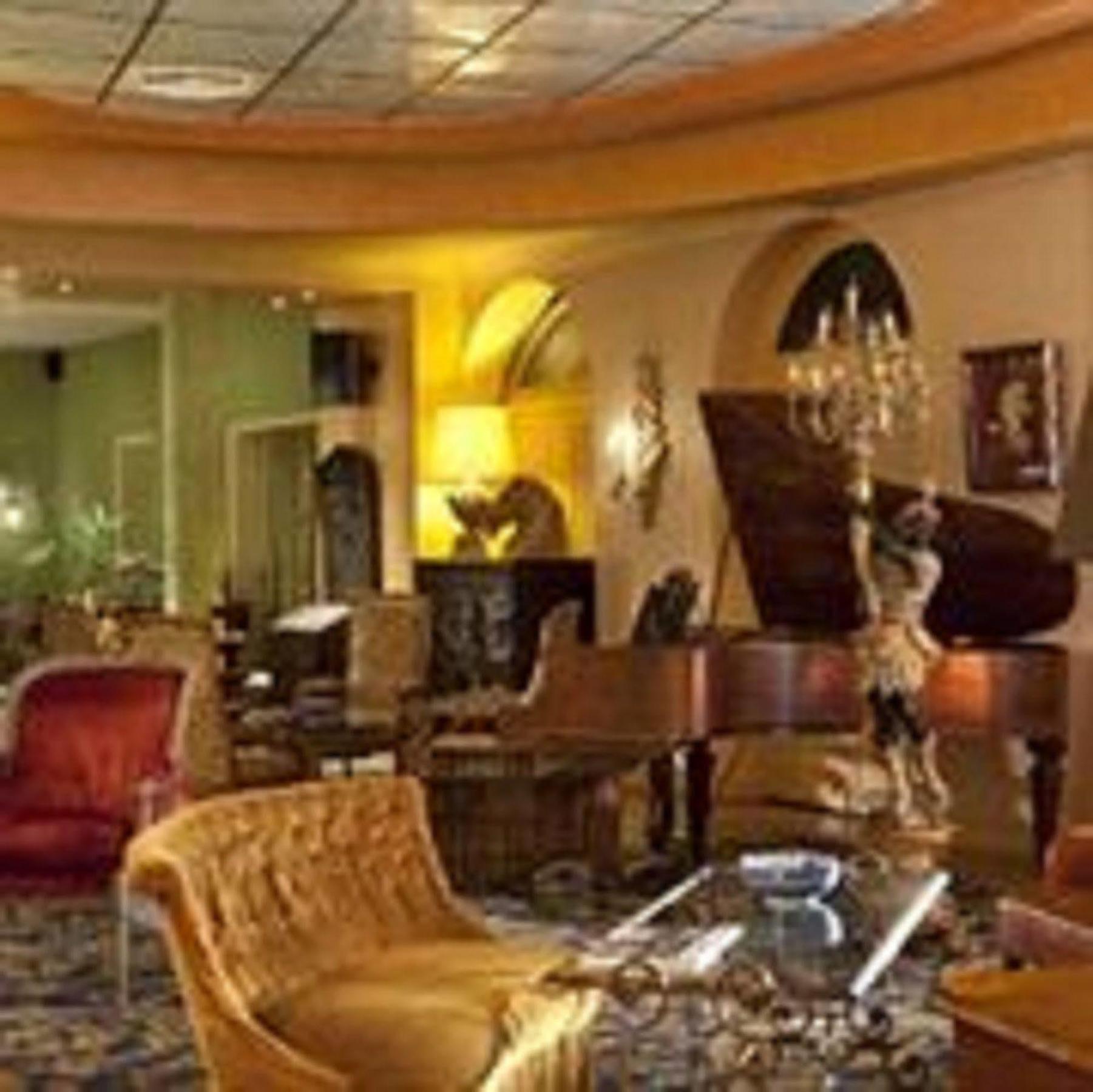 Cecilia Hotel 3*