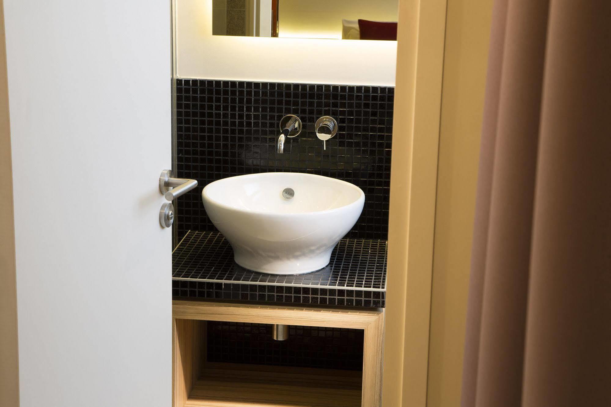 Auguste 3* Paris