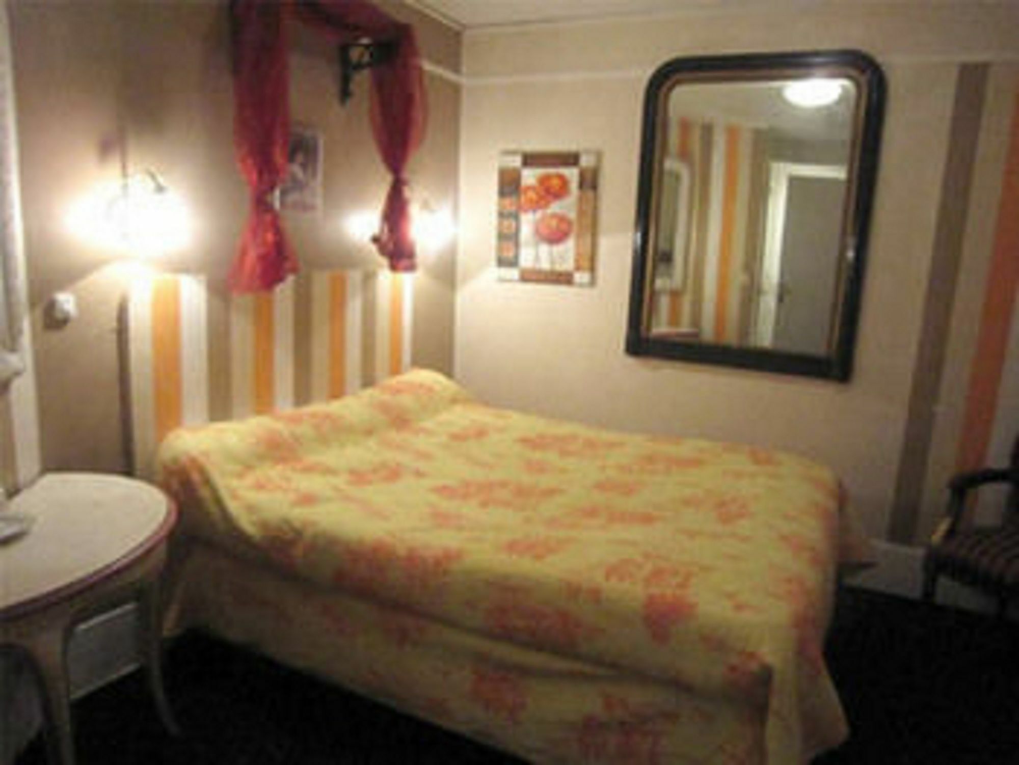 De Lille Louvre Hotel 2*